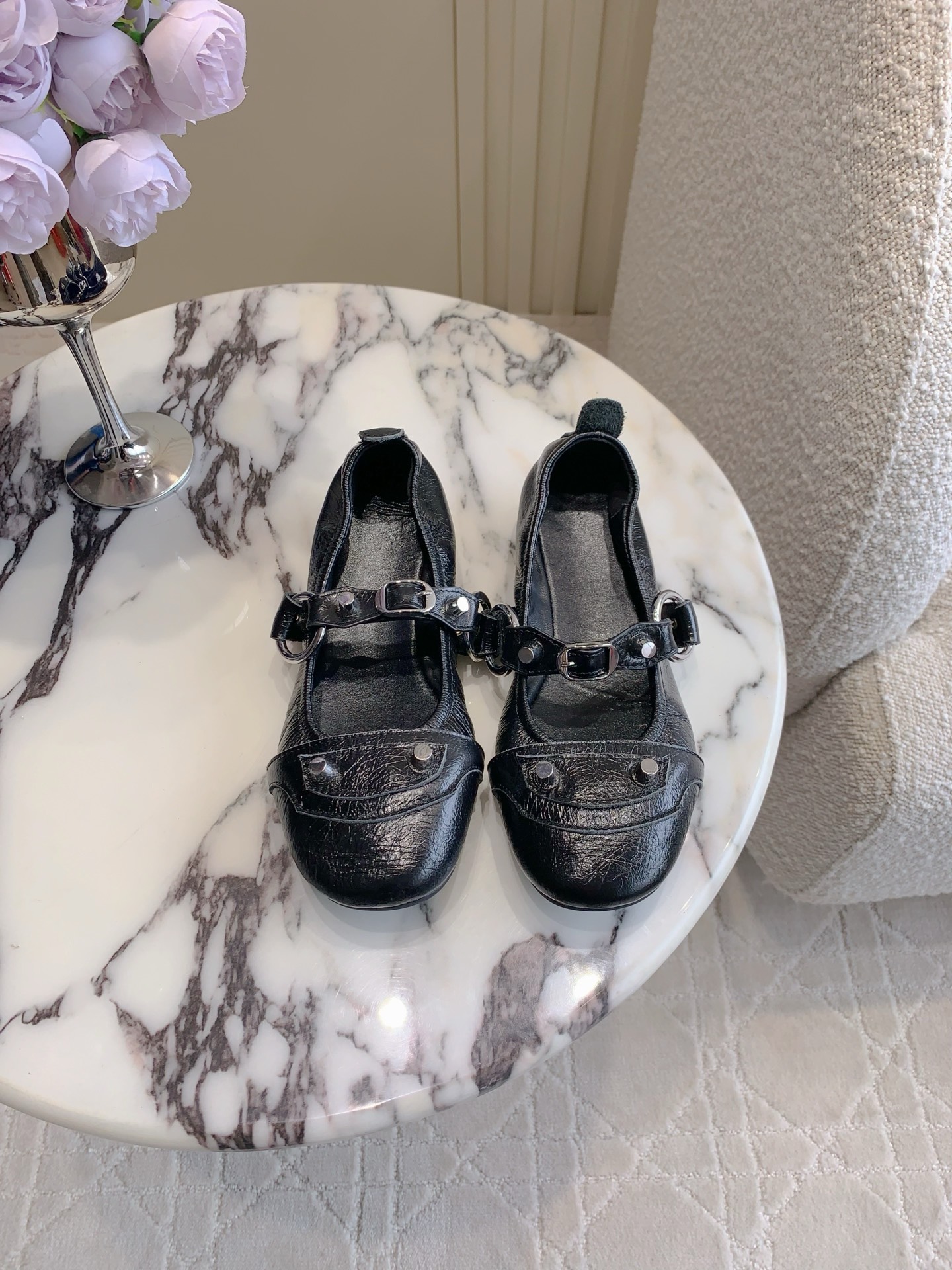 NO:405176,Balenciag* new rivet motorcycle Mary Jane shoes Sweet and cool girl favorites The foot is really hot. Must-have for hot girls. Upper cowhide original mold opening hardware inner footping sheepskin Original mold opening sole Size 35-39 (customized for 40), Mary Jane, balenciaga, mary jane, cowhide, sheepskin19860909Balenciag*新款铆钉机车玛丽珍鞋 甜酷girl的最爱 上脚真的太辣了 辣妹必备 鞋面牛皮 原版开模五金 内里垫脚羊皮 原版开模大底 尺码35-39（40定做）,玛丽珍,balenciaga,mary jane,cowhide,sheepskin,Women's Shoes