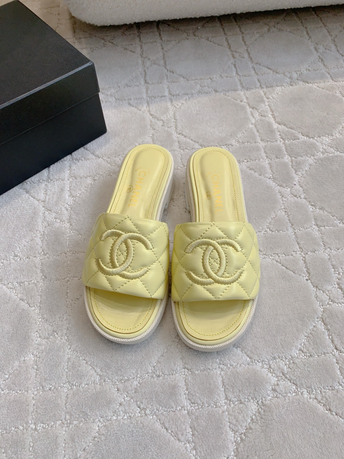 NO:409234,典官网新方官网址官网址官网址官网址官网址官网址官网址官网址官网址官网址官网址官网址官网址官网址官网址官网址官网址官网址官网址官网址官网址官网址官网址官网址官网址官网址官�19860909批 Chane*新款厚底拖鞋 经典度假风 双Ｃ logo装饰简约清爽 百搭单品 鞋面羊皮/牛仔布 内里垫脚羊皮 意大利真皮大底 尺码35-39（40 41 42 43定做）,拖鞋,chanel,slippers,sheepskin,Leather soles,Women's Shoes