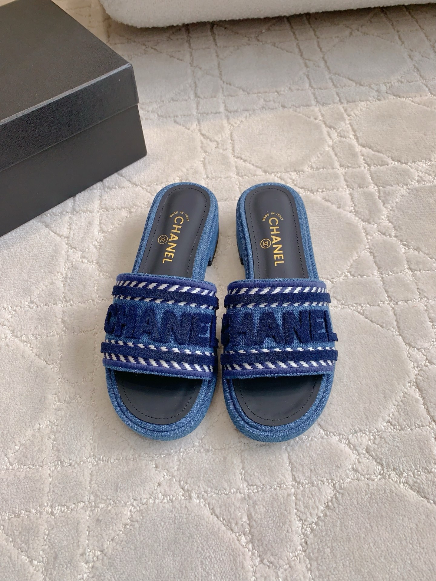 NO:409240,典官网新方日本本本本本本本本本本本本本本本本本本本本本本本本本本本本本本本本本本本本本本本本本本本本本本本本本本本本本本本本本本本本本本本本本本本本本本本本本本本本本本�19860909批 Chane*新款厚底拖鞋 经典度假风 字母logo装饰简约清爽 百搭单品 鞋面牛仔布 内里垫脚羊皮 意大利真皮大底 尺码35-39（40 41 42 43定做）,拖鞋,chanel,slippers,sheepskin,Leather soles,Women's Shoes