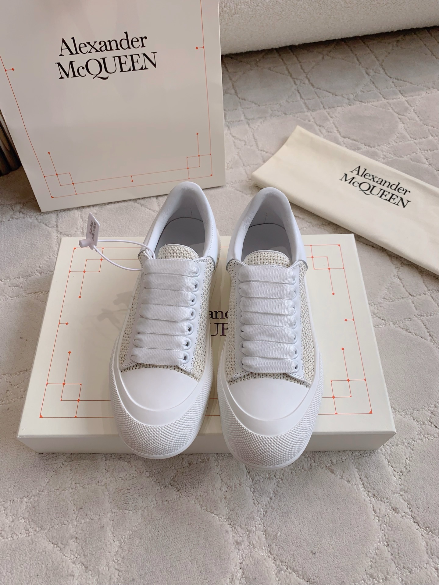 NO:406034,Top version Alexander McQUEE* newest braided series thick-soled shoes Couple style top quality!  Original woven fabric spliced ​​cowhide leather inner foot pad top mixed breed sheepskin Original open mold outsole Women's model 35-39 (40 custom made) Men's model 39-44 (45 custom made), casual shoes/sports shoes, sneakers, cowhide, sheepskin19860909顶级版本 Alexander McQUEE*新款编织系列厚底鞋 情侣款顶级品质！ 鞋面原版编织面料拼接牛皮 内里垫脚顶级混种羊皮 原版开模大底 女款35-39（40定做）男款39-44（45定做）,休闲鞋/运动鞋,sneakers,cowhide,sheepskin,Women's Shoes