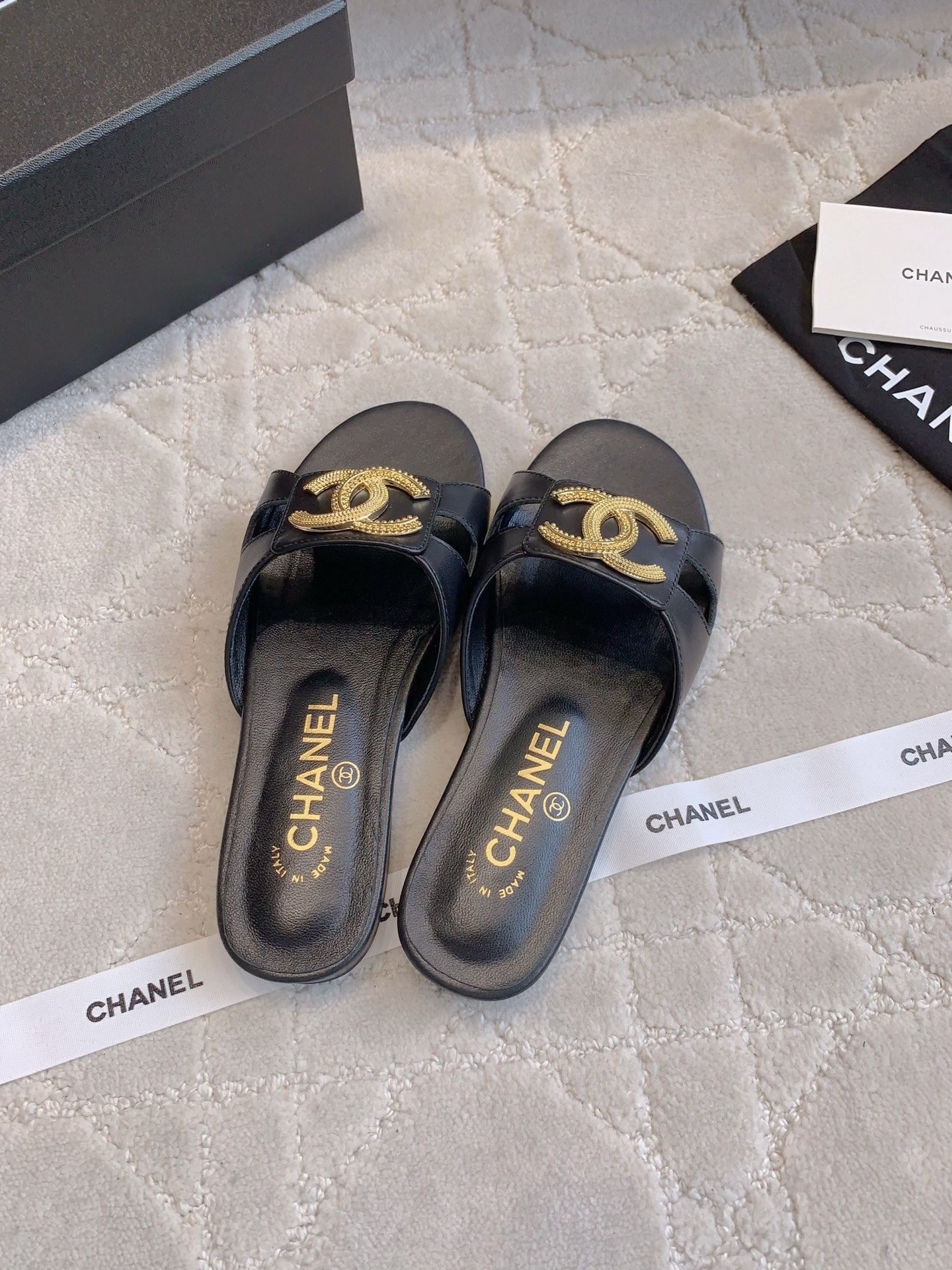 Chanel Women's Flat Sandals with CC Logo - Classic & Comfortable 5 i1749448071830 9983 0 4