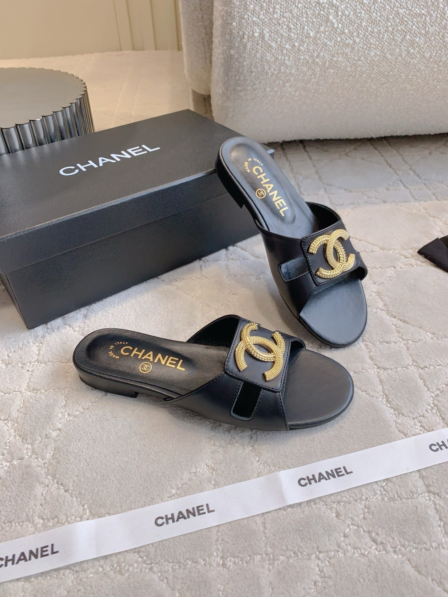 Chanel Women's Flat Sandals with CC Logo - Classic & Comfortable 4 i1749448073723 9292 0 1