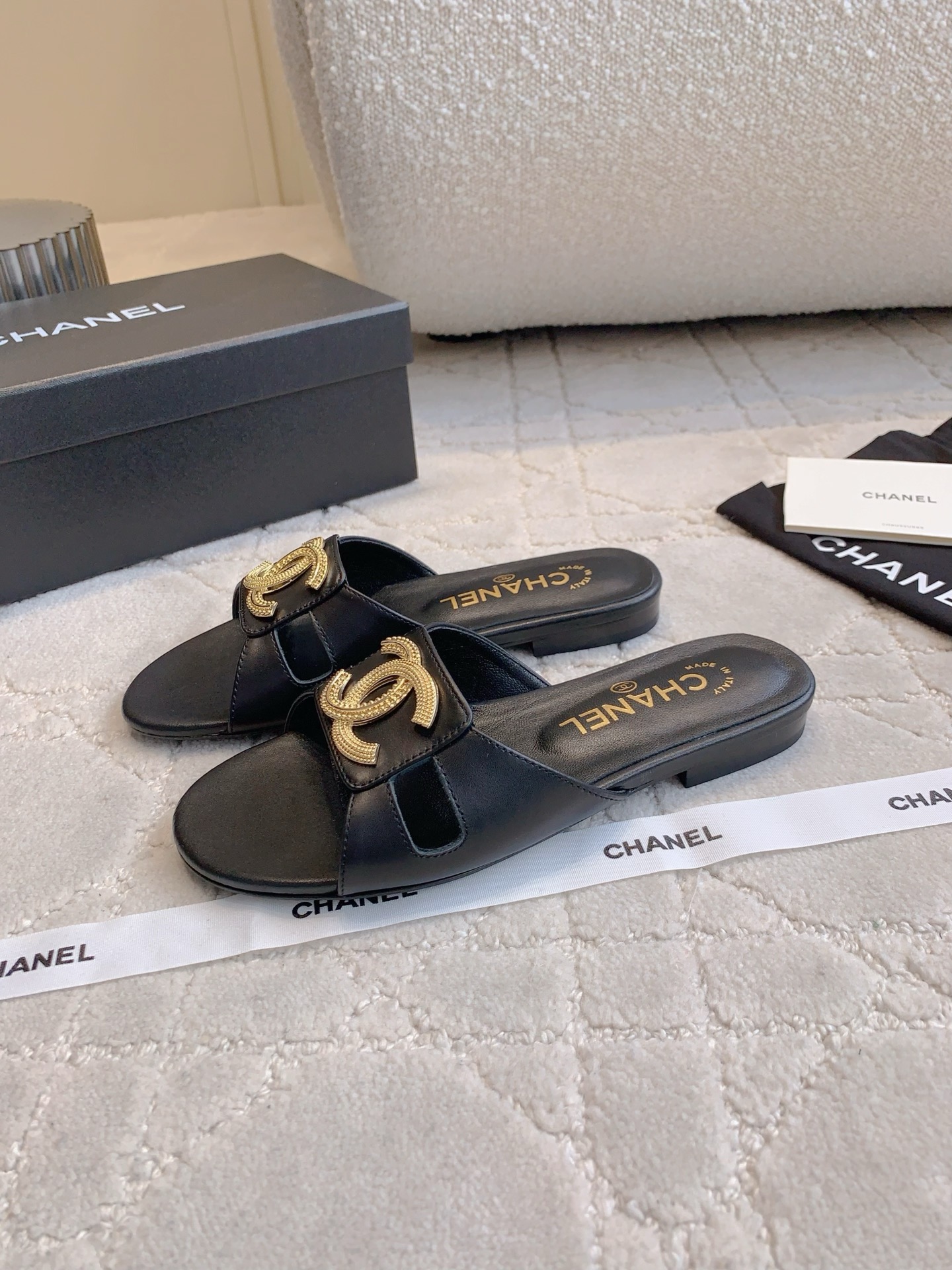 Chanel Women's Flat Sandals with CC Logo - Classic & Comfortable 3 i1749448149449 494 0 6
