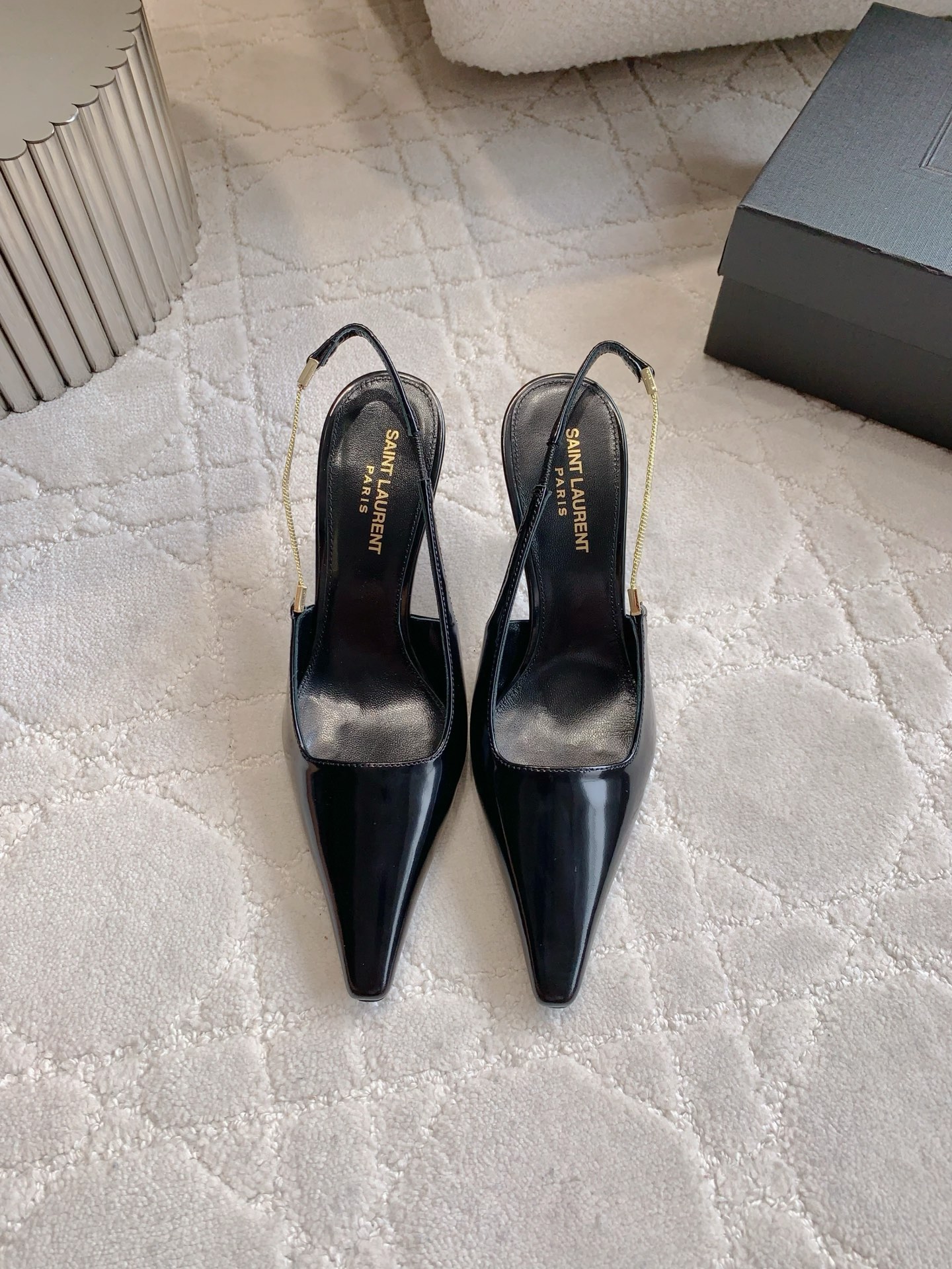 NO:409292,Top version SAINT LAUREN* YSL Yang Shulin's new pointed toe high heels, the beautiful beauty high heels of the young lady, elegant and charming and sexy, full of feminine, calfskin, inner footbed sheepskin, Italian leather outsole, heel height 7.5cm, size 35-39 (customized for 40), high heels, saint laurent, saint laurent, sandals, high heels, cowhide, sheepskin, Leather soles19860909顶级版本 SAINT LAUREN* YSL 杨树林新款尖头后空高跟鞋 小姐姐的美丽尤物高跟鞋 优雅迷人性感 女人味十足 鞋面小牛皮 内里垫脚羊皮 意大利真皮大底 跟高7.5cm 尺码35-39（40定做）,高跟鞋凉鞋,saint laurent,saint laurent,sandals,high heels,cowhide,sheepskin,Leather soles,Women's Shoes