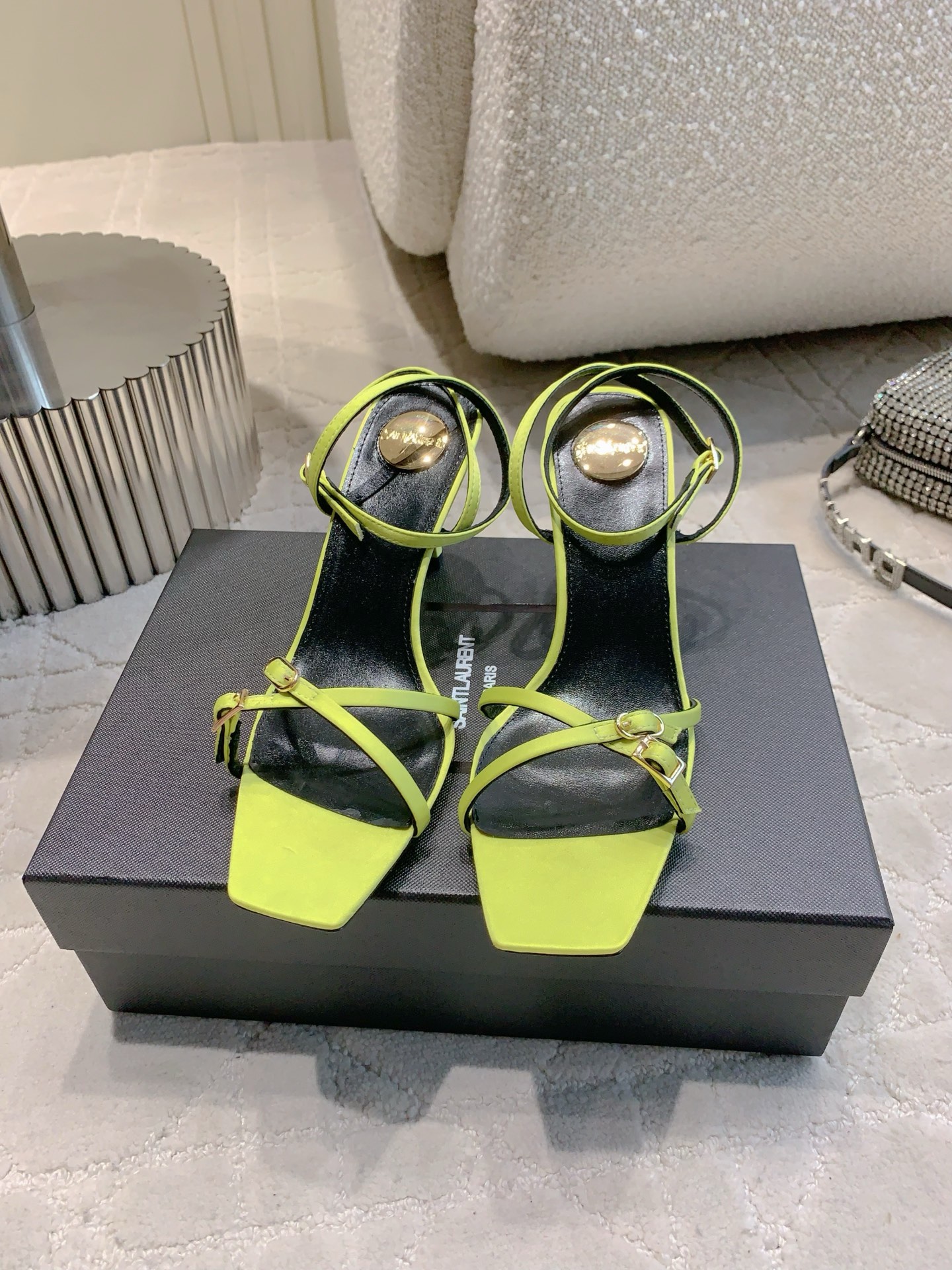 NO:408981,SAINT LAUREN* YSL new high heel sandals, beautiful beauty high heels of the young lady, elegant and charming and sexy, full of feminine, silk upper/skin, inner foot pad sheepskin Italian leather outsole, heel height 7cm size 35-39 (40 41 custom made), high heels sandals, saint laurent, saint laurent, sandals, high heels, sheepskin, real silk, Leather soles19860909SAINT LAUREN* YSL 杨树林新款高跟凉鞋 小姐姐的美丽尤物高跟鞋 优雅迷人性感 女人味十足 鞋面真丝/羊皮 内里垫脚羊皮 意大利真皮大底 跟高7cm 尺码35-39（40 41定做）,高跟鞋凉鞋,saint laurent,saint laurent,sandals,high heels,sheepskin,real silk,Leather soles,Women's Shoes