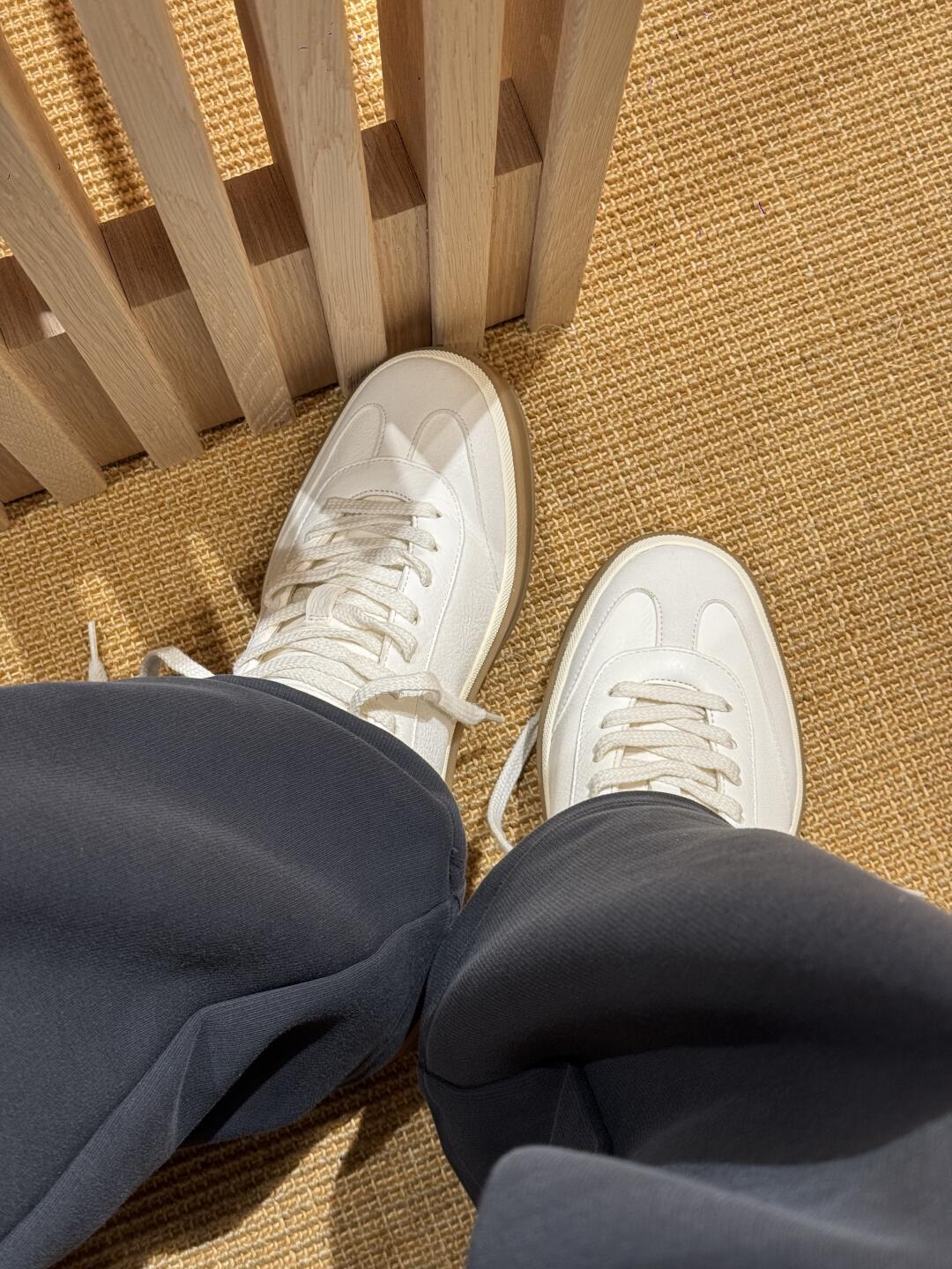 NO:409389,Footwear demonstration, casual shoes/sports shoes, sneakers19860909上脚示范,休闲鞋/运动鞋,sneakers,Women's Shoes