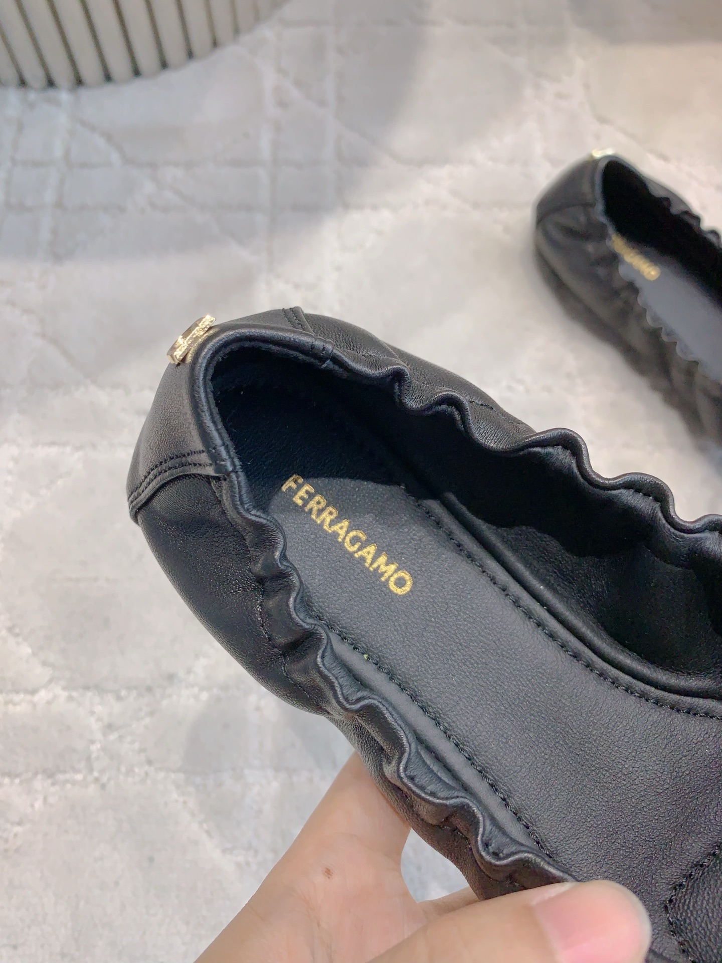 Sophisticated Ferragamo Flat Shoes: Artistic Design, Comfortable Fit, $675 Price Tag - 图片 7