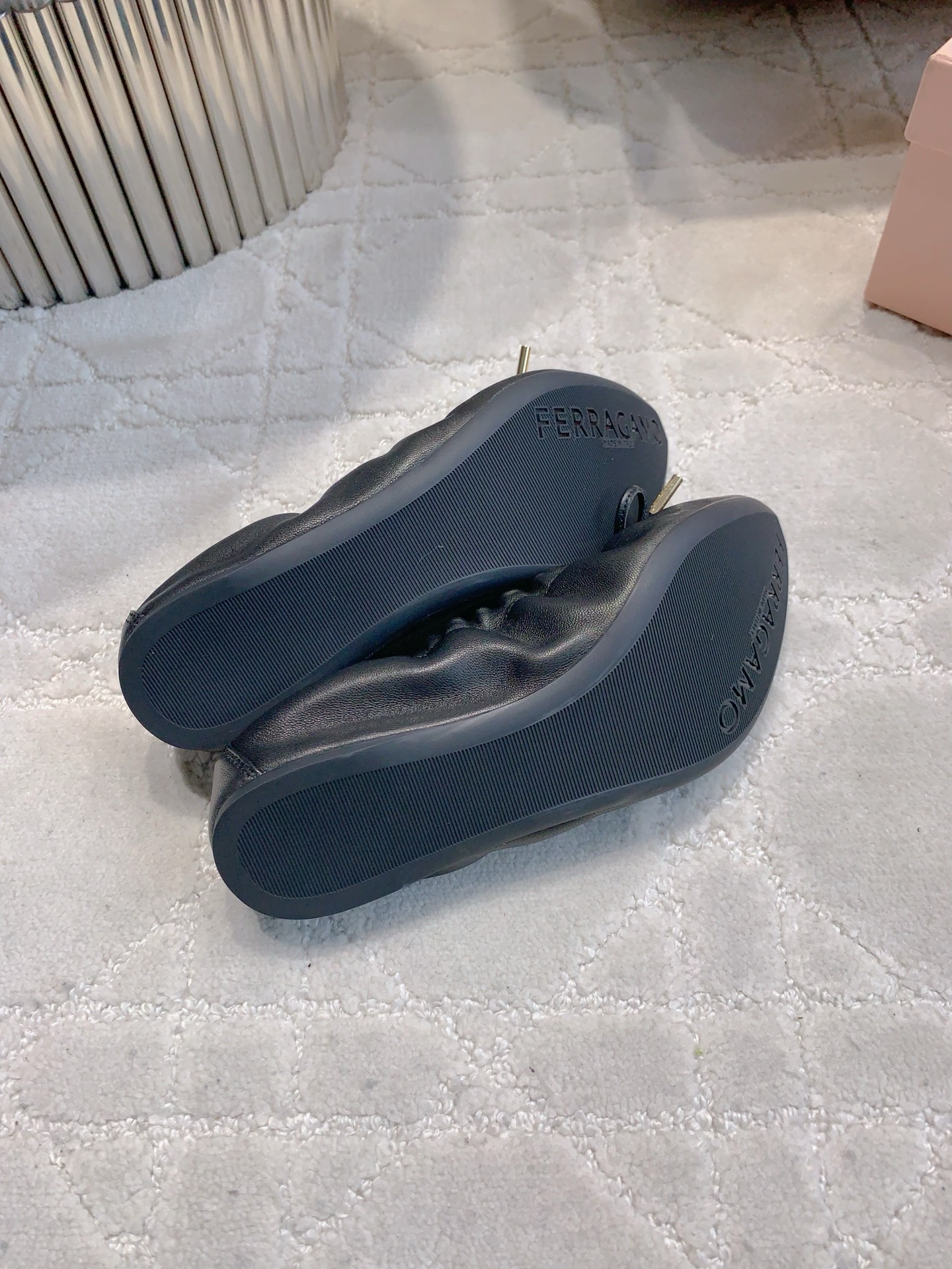 Sophisticated Ferragamo Flat Shoes: Artistic Design, Comfortable Fit, $675 Price Tag - 图片 5
