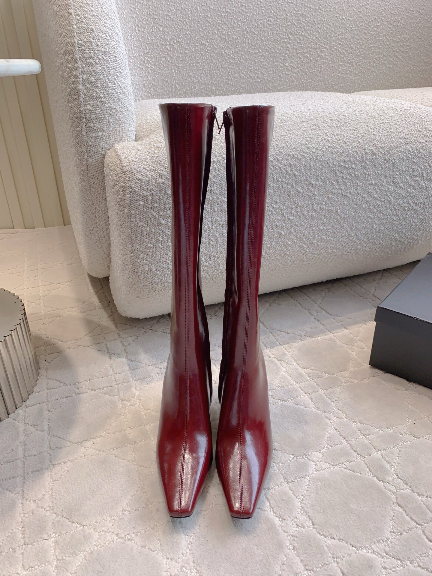 NO:560043,YSL's new high-heeled boots were originally purchased and developed. Versatile slimming tool for autumn and winter. The inner zipper design is easy to put on and take off. The upper is original cowhide. The inner lining is sheepskin. Italian genuine leather outsole. Heel height 7cm. Size 35-39 (40 custom-made). Boots, saint laurent, boots, cowhide, sheepskin, Leather soles19860909YSL新款高跟长靴 原版购入开发 秋冬百搭显瘦神器 内侧拉链设计方便穿脱  鞋面原版牛皮 内里垫脚羊皮 意大利真皮大底 跟高7cm 尺码35-39（40定做）,靴子,saint laurent,boots,cowhide,sheepskin,Leather soles,Women's Shoes