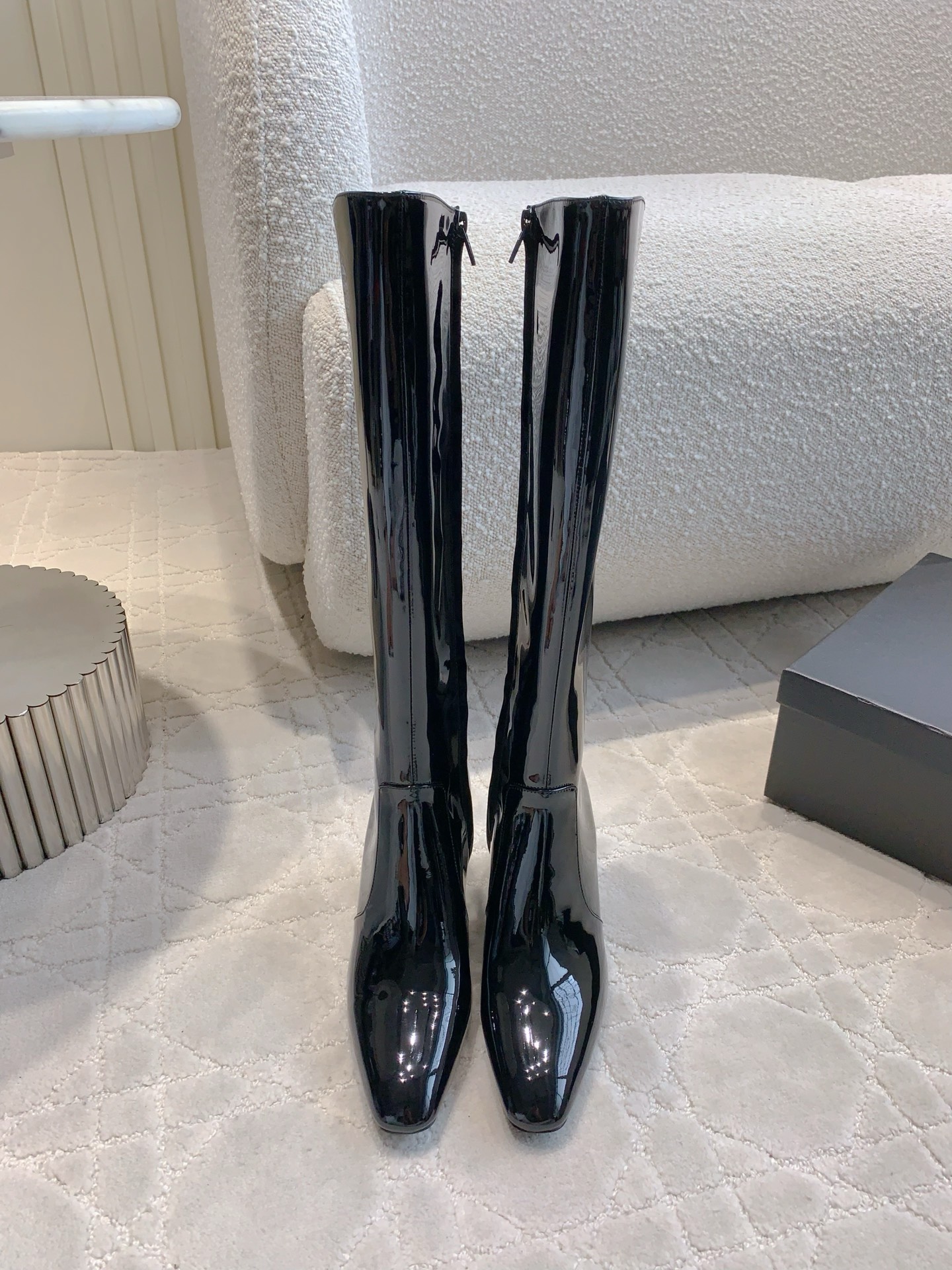 NO:560059,Short boots Long boots YSL new high-heeled short boots Original purchase and development Versatile slimming tool for autumn and winter Internal zipper design for easy putting on and taking off Original cowhide for the uppers Sheepskin lining for the feet Italian genuine leather outsole Heel height 7cm Size 35-39 (custom-made for 40), boots, saint laurent, boots, cowhide, sheepskin, Leather soles19860909短靴 长靴 YSL新款高跟短靴 原版购入开发 秋冬百搭显瘦神器 内侧拉链设计方便穿脱  鞋面原版牛皮 内里垫脚羊皮 意大利真皮大底 跟高7cm 尺码35-39（40定做）,靴子,saint laurent,boots,cowhide,sheepskin,Leather soles,Women's Shoes