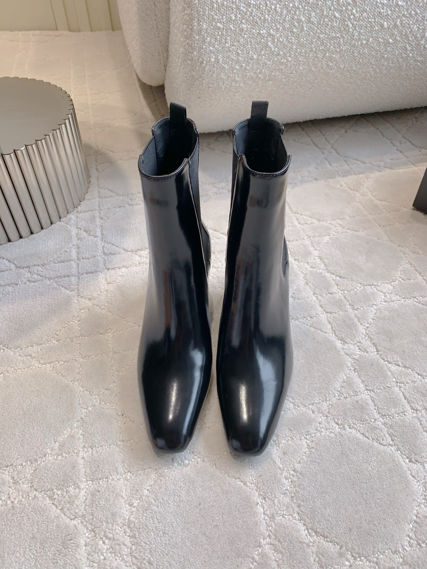 NO:560055,YSL's new thick heel short boots, cool Chelsea ankle boots, easily create a bold and handsome style, elongate the leg lines, cowhide leather upper, sheepskin lining, Italian genuine leather outsole, heel height 7cm, size 35-39 (40 customized), boots, saint laurent, boots, cowhide, sheepskin, Leather soles19860909YSL新款粗跟短靴 酷帅的切尔西踝靴 轻松打造张扬帅气风格 拉长腿部线条 鞋面牛皮 内里垫脚羊皮 意大利真皮大底 跟高7cm 尺码35-39（40定做）,靴子,saint laurent,boots,cowhide,sheepskin,Leather soles,Women's Shoes