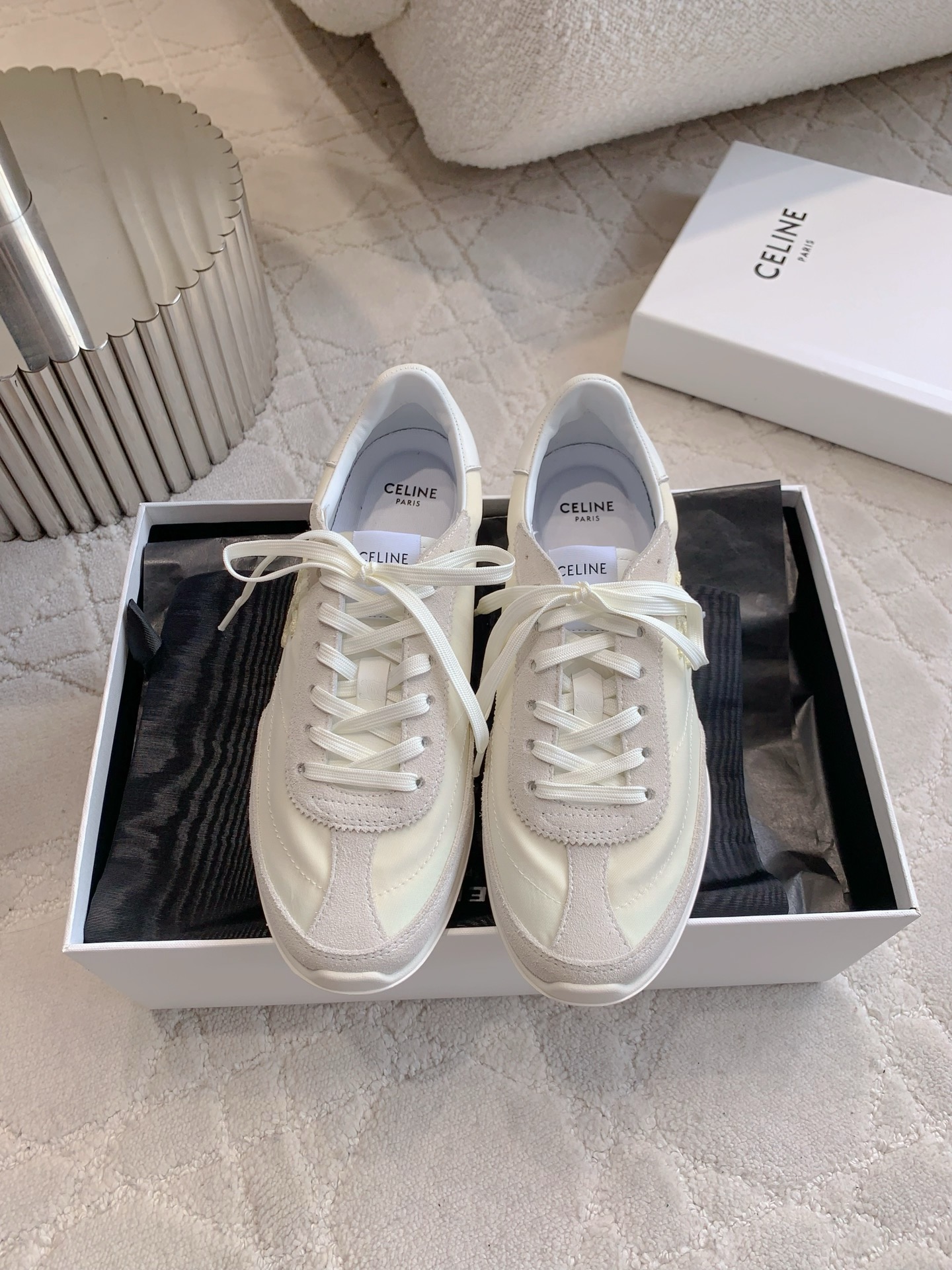 NO:424805,CELIN* new German training shoes casual shoes classic color matching versatile and timeless, super easy to wear, cowhide upper cowhide spliced ​​nylon cloth, breathable mesh inside, original mold open sole size 35-39 (customized for 40), casual shoes/sports shoes, celine, sneakers, cowhide19860909CELIN*新款德训鞋休闲鞋 经典配色 百搭不过时 超级好穿 鞋面牛皮拼接尼龙布 内里透气网面 原版开模大底 尺码35-39（40定做）,休闲鞋/运动鞋,celine,sneakers,cowhide,Women's Shoes