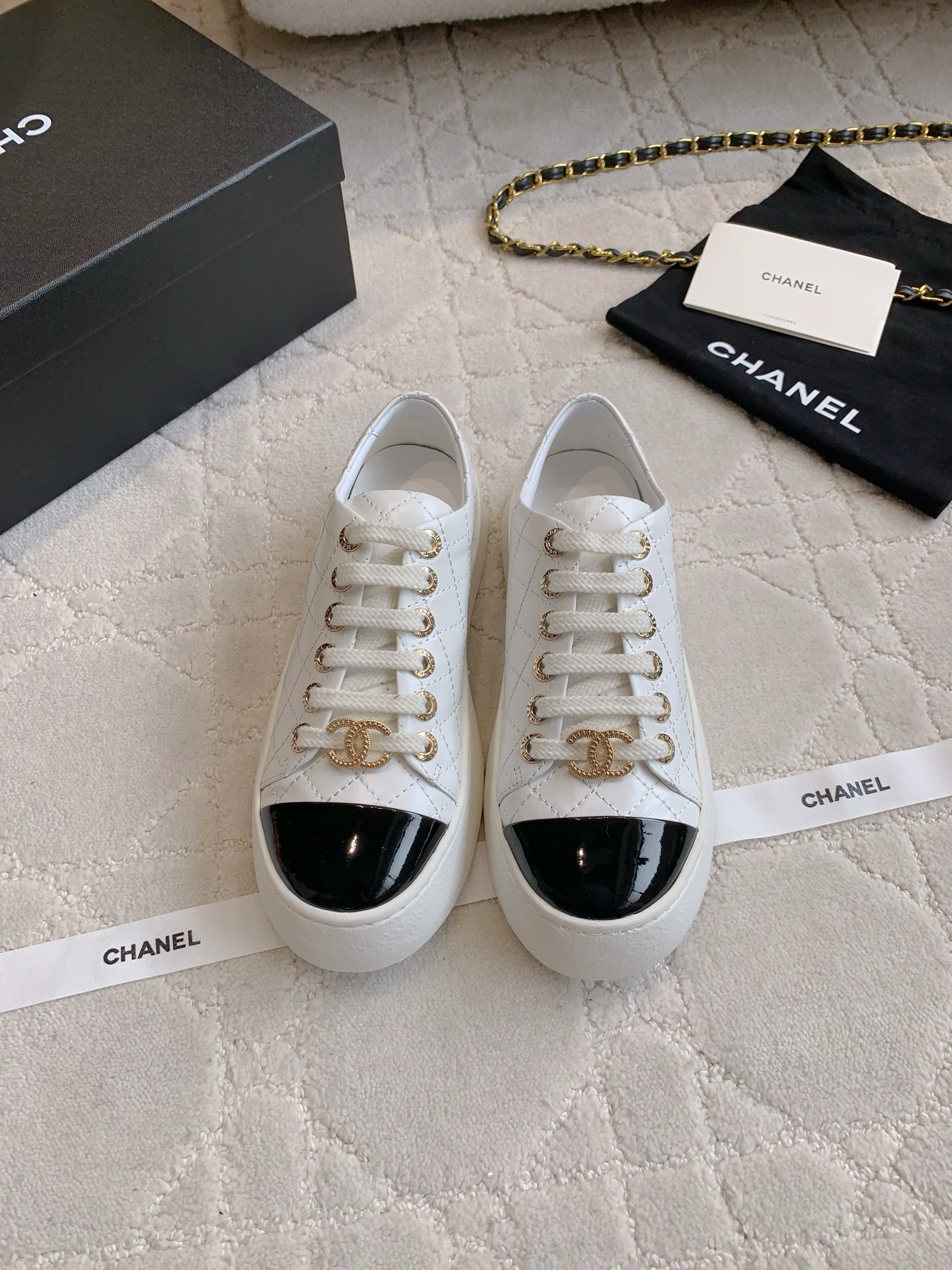 NO:787782,CHANE's latest lace-up thick-soled shoes, a versatile item that looks great on the feet. Cowhide upper, sheepskin lining, original molded outsole, size 35-39 (customized 40 41), casual shoes/sports shoes, chanel, sneakers, cowhide, sheepskin19860909CHANE*新款系带厚底鞋 百搭单品 上脚超好看 鞋面牛皮 内里羊皮 原版开模大底 尺码35-39（40 41定做）,休闲鞋/运动鞋,chanel,sneakers,cowhide,sheepskin,Women's Shoes