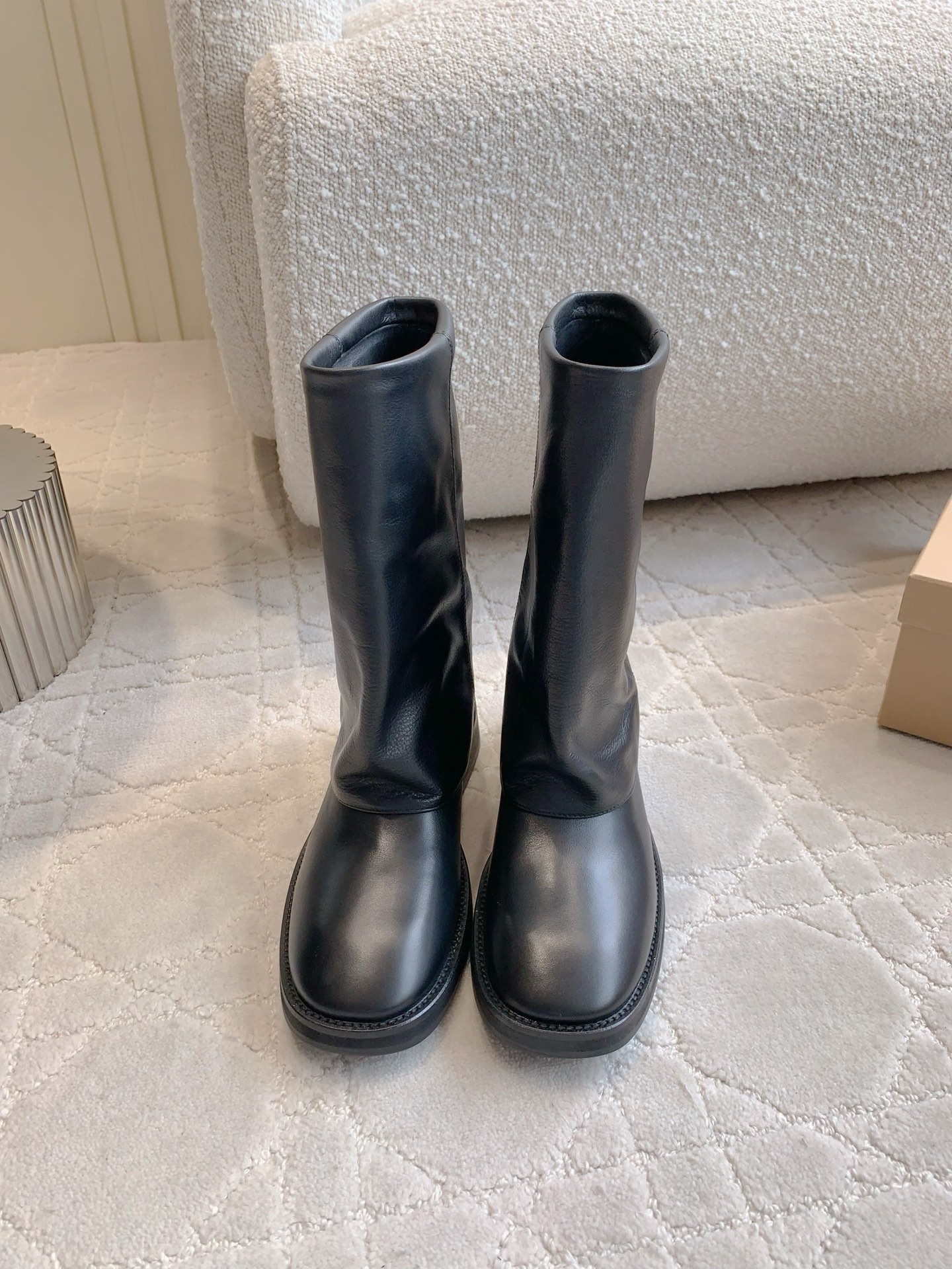 NO:438826,Miista autumn and winter new knight boots, same as Ouyang Nana, a pair of boots can make you fashionable 20,000 steps a day, extraordinary knight boots, fashionable and comfortable, calfskin, inner footbed sheepskin, imported Italian injection molded leather sole, size 35-39 (customized for 40), boots, boots, cowhide, sheepskin, Leather soles19860909Miista 秋冬新款骑士靴 欧阳娜娜同款 一双对的靴子可以让你时髦日行2万步 非一般的骑士靴 时髦舒适 鞋面小牛皮 内里垫脚羊皮 意大利进口注塑真皮大底 尺码35-39（40定做）,靴子,boots,cowhide,sheepskin,Leather soles,Women's Shoes