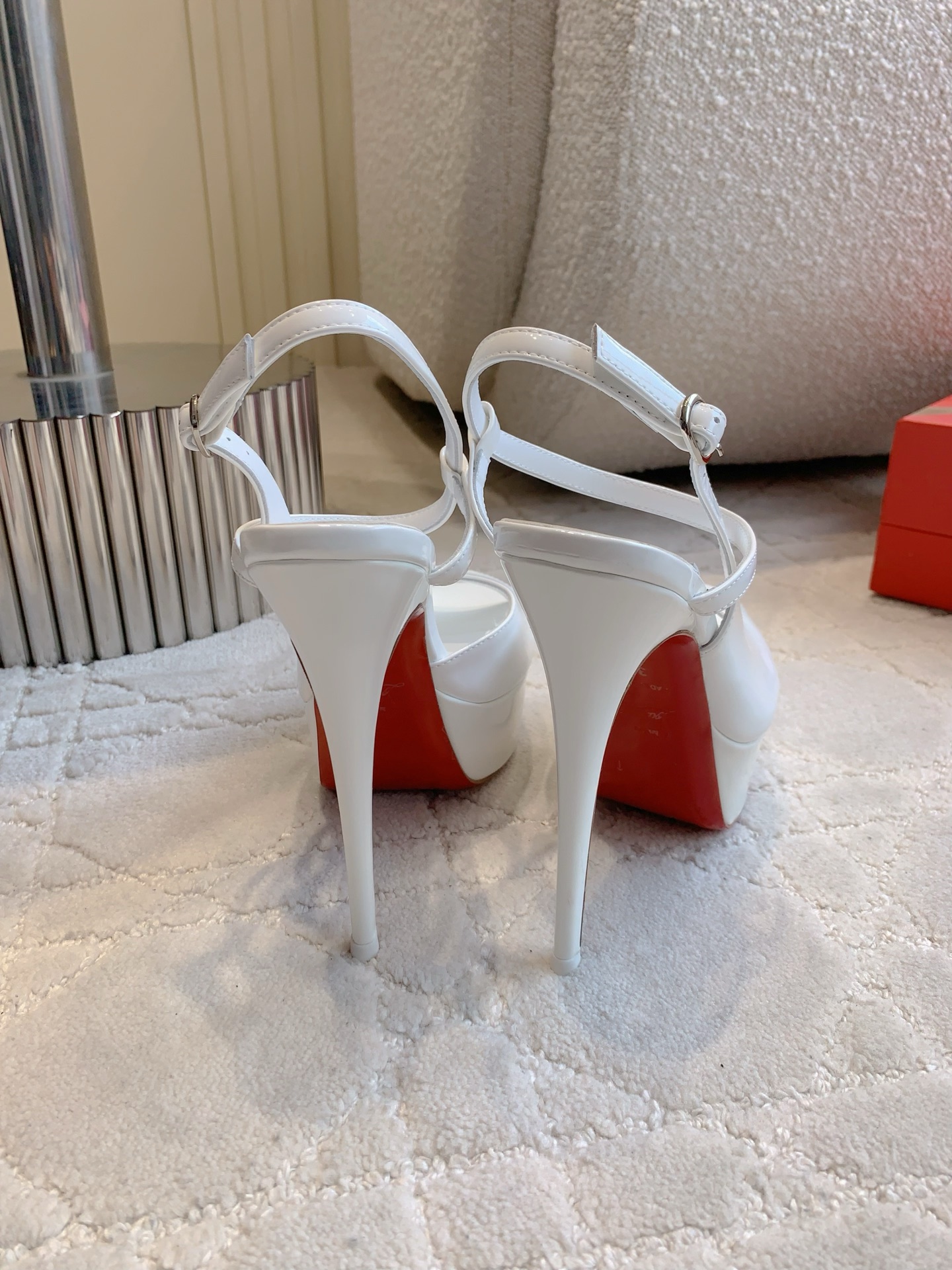 Christian Louboutin’s New Red-Floor Heel Sandals: Price, Height, and Size Options - 图片 8