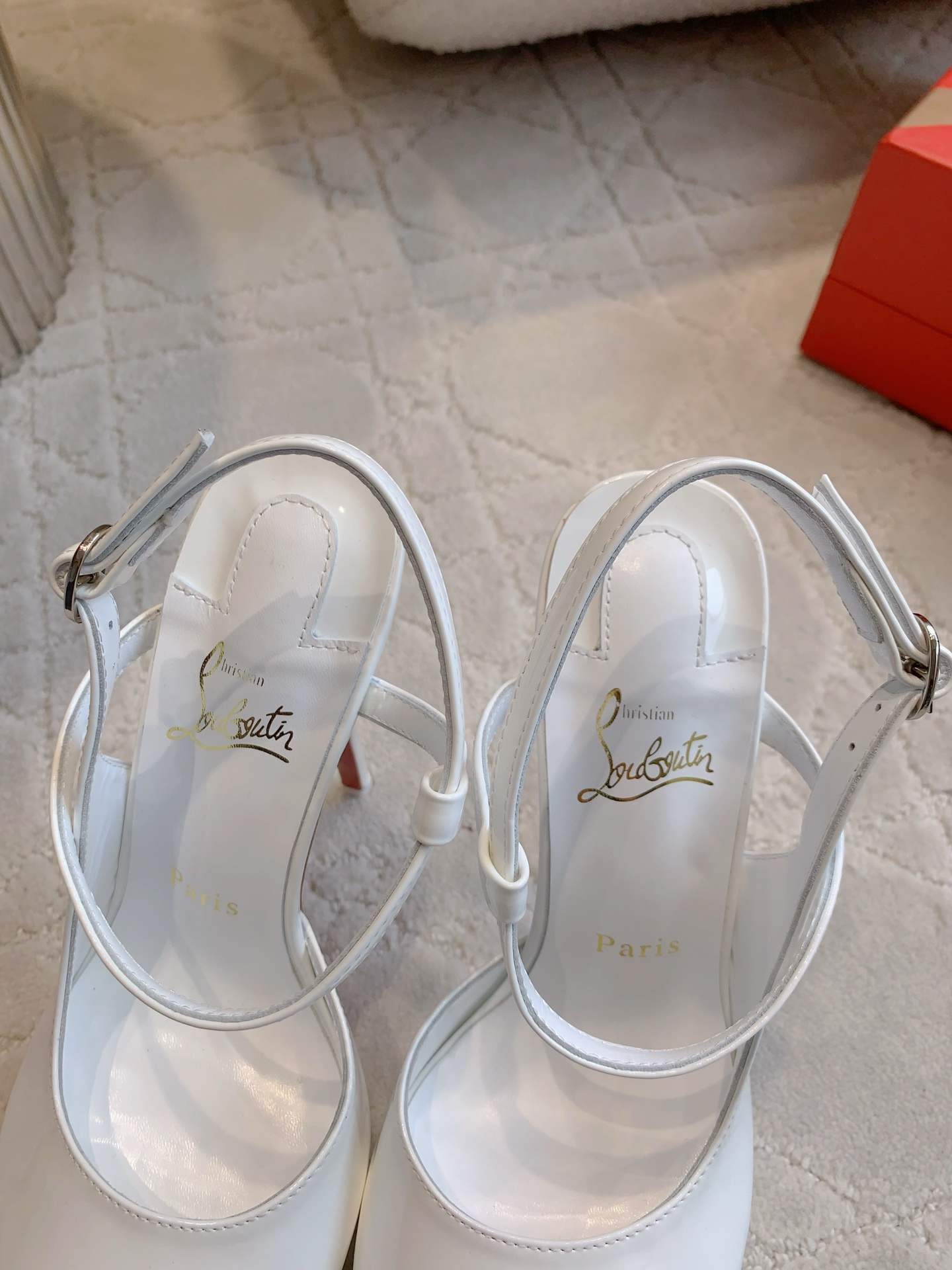 Christian Louboutin’s New Red-Floor Heel Sandals: Price, Height, and Size Options - 图片 6