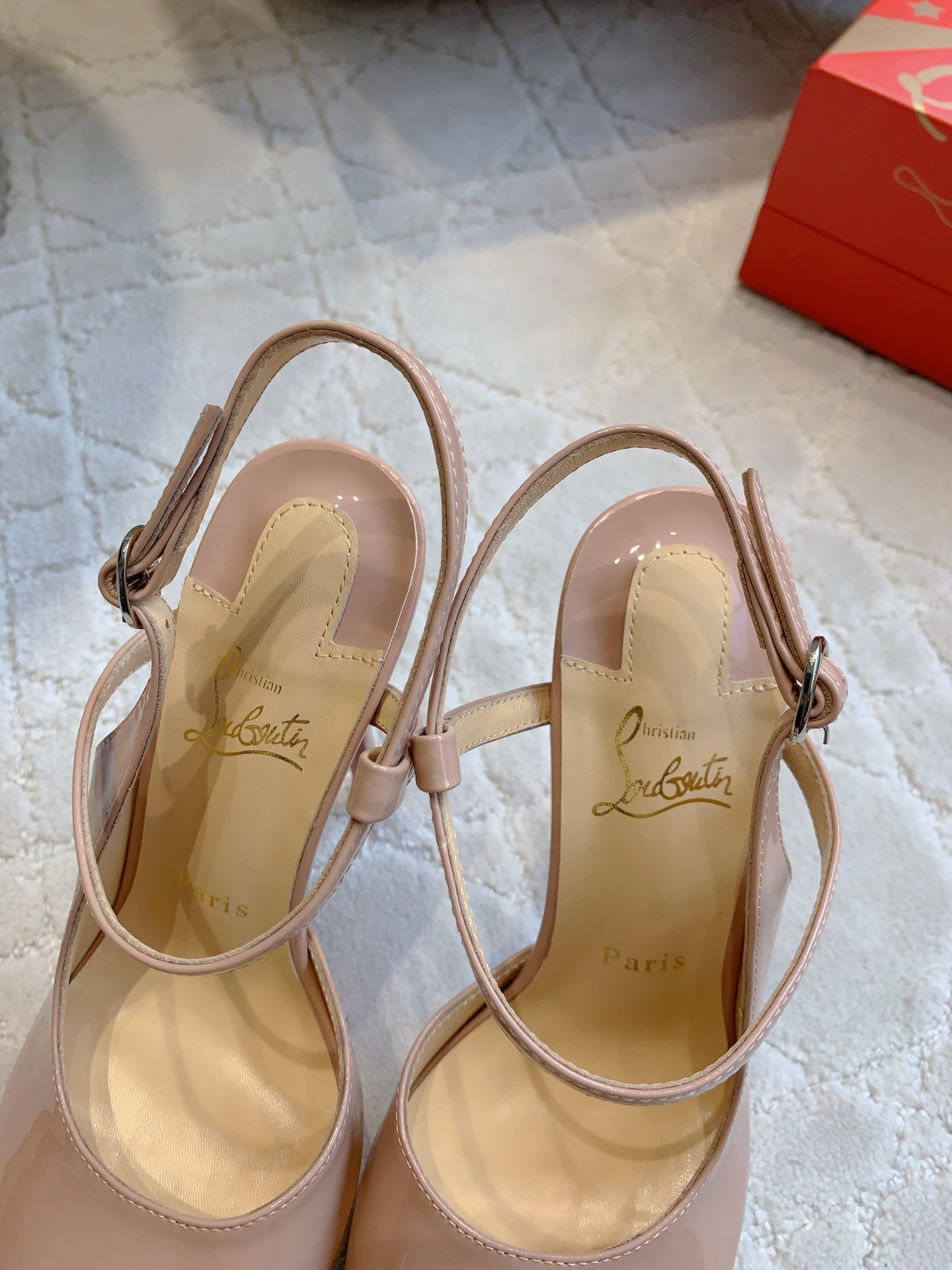 Christian Louboutin Red-Floor Heel Sandals: Price, Height, Size, and Material - 图片 5