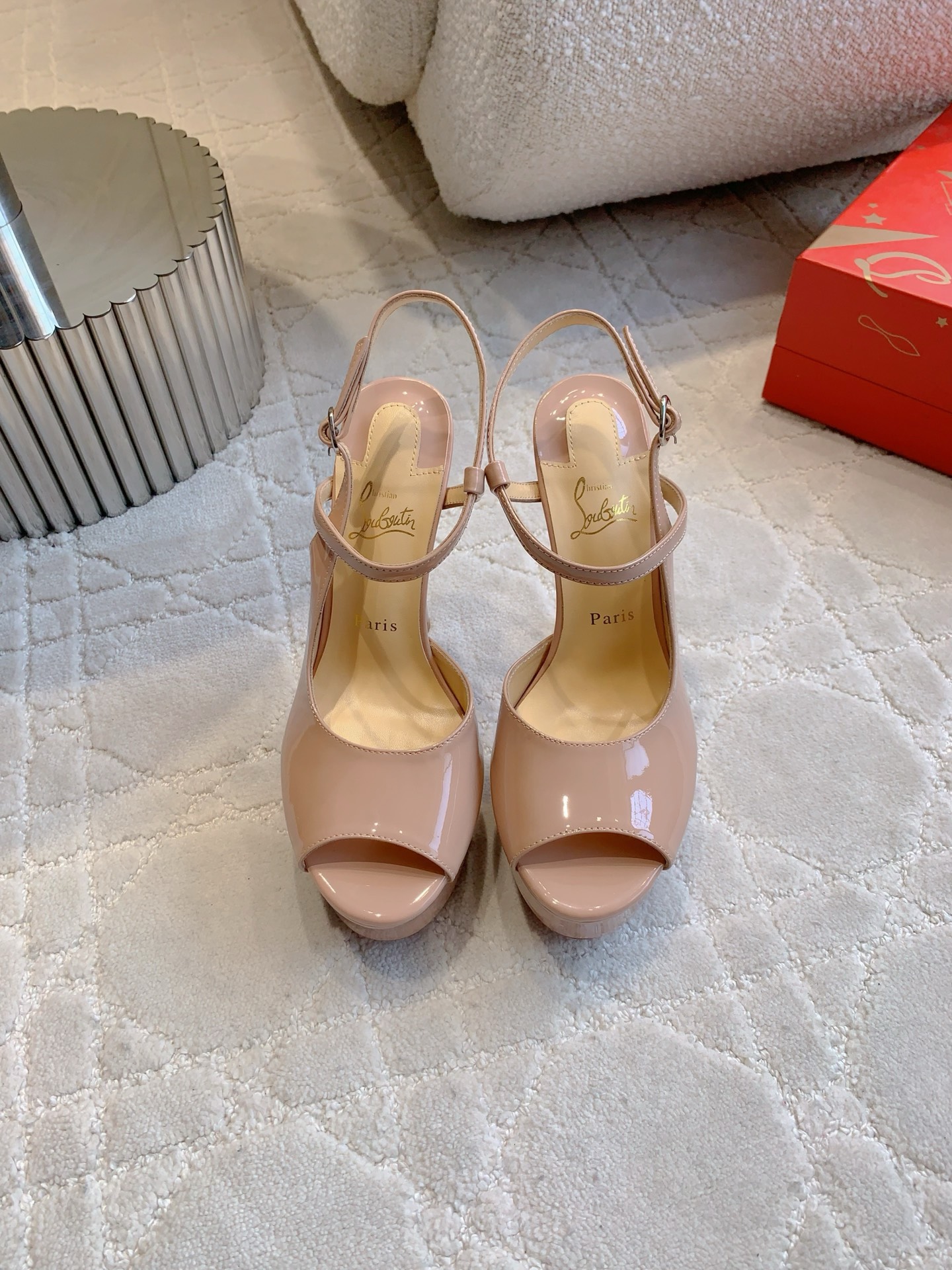 Christian Louboutin Red-Floor Heel Sandals: Price, Height, Size, and Material - 图片 9