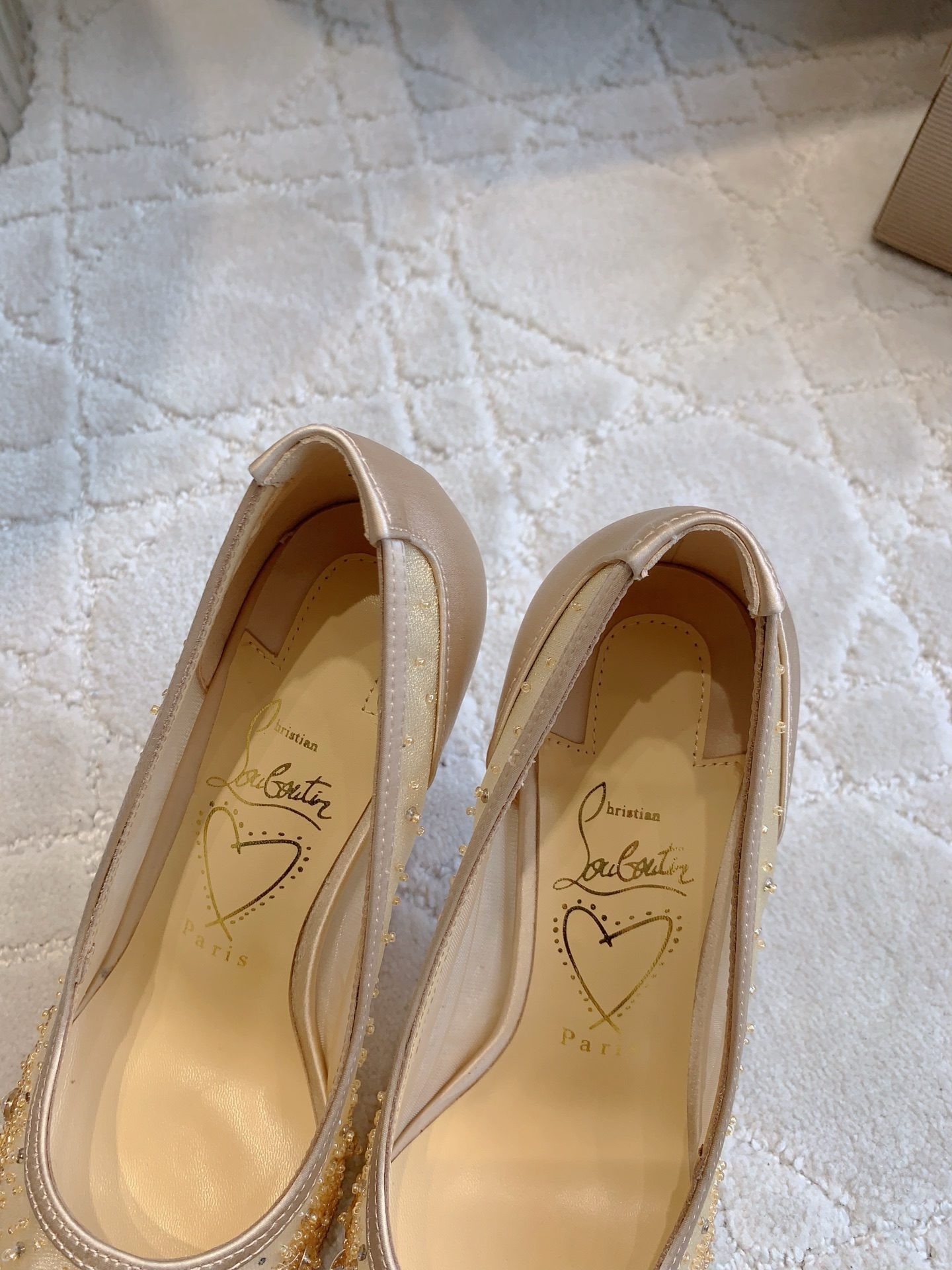 Christian Louboutin’s Glamorous High-Heel Shoes with Hand-Sewn Drills - 图片 6