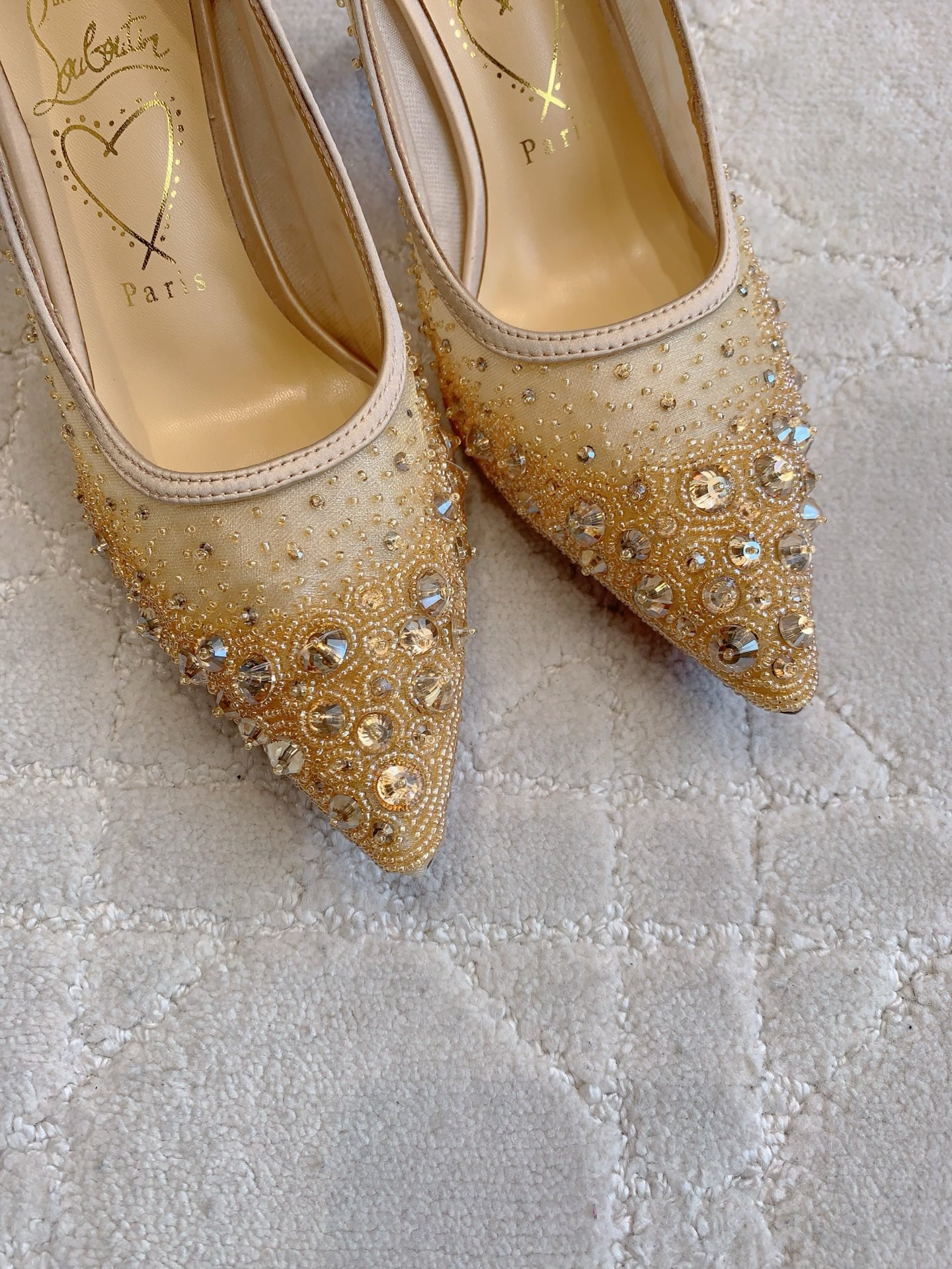 Christian Louboutin’s Glamorous High-Heel Shoes with Hand-Sewn Drills - 图片 4