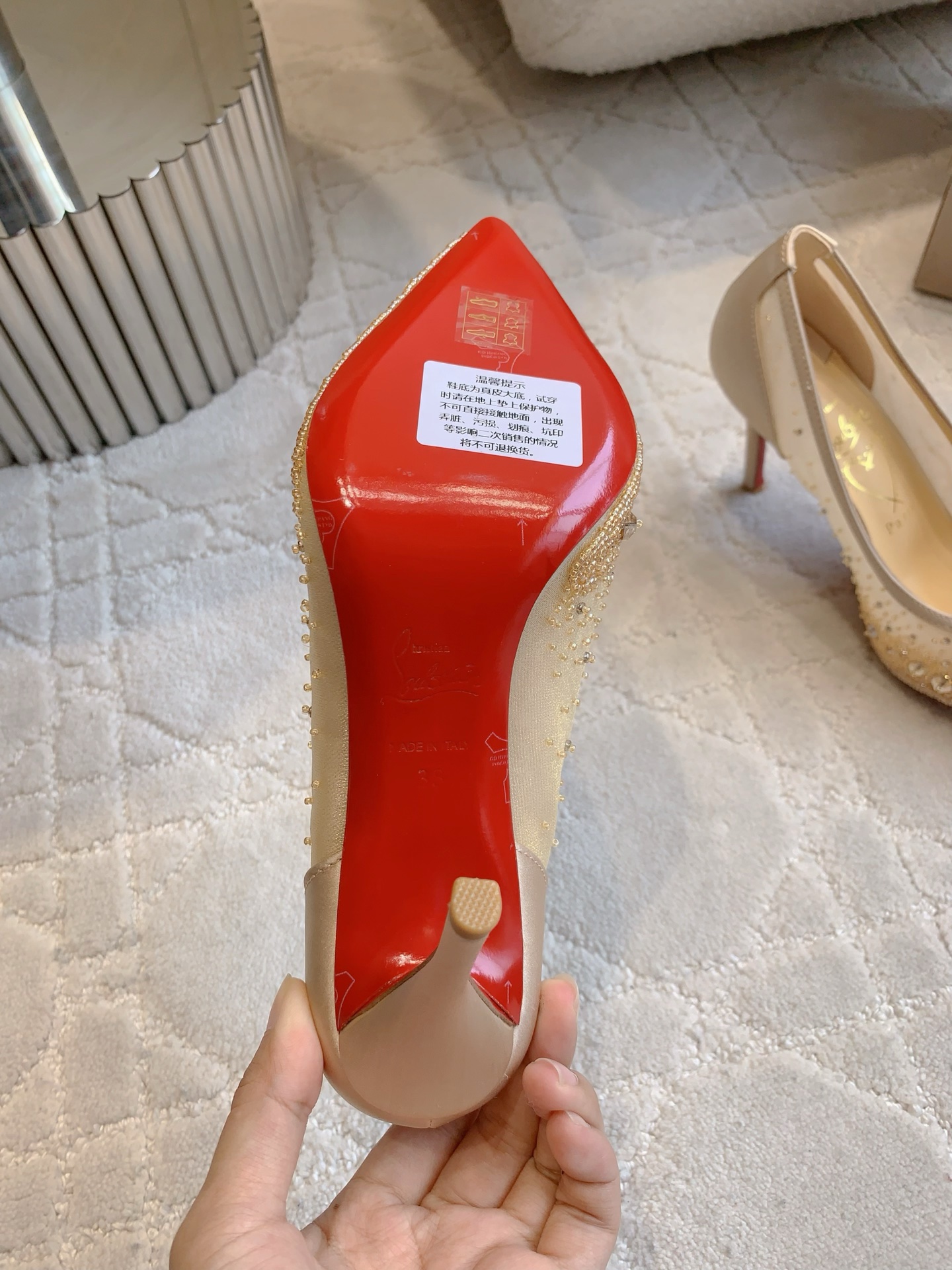 Christian Louboutin’s Glamorous High-Heel Shoes with Hand-Sewn Drills - 图片 9