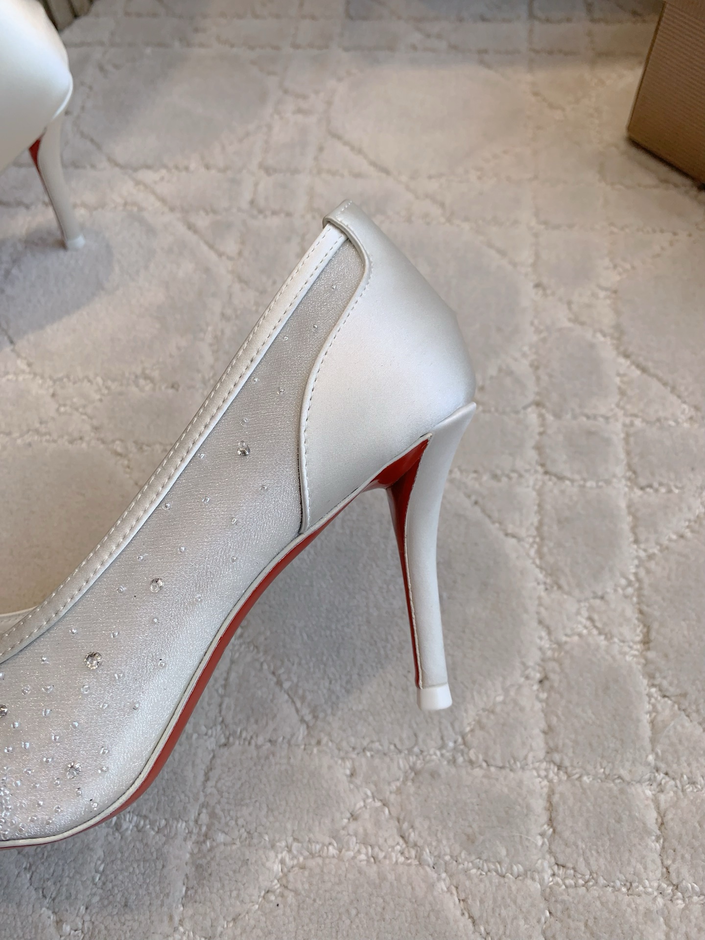 Luxury Hand-Sewn High-Heel Shoes by Christian Louboutin - 图片 7