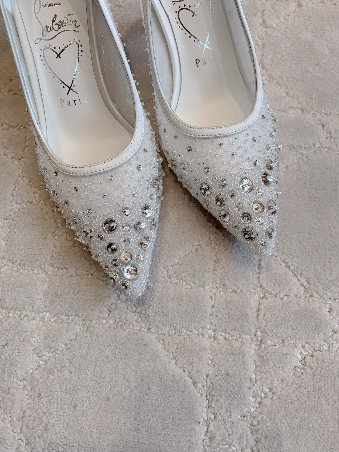 Luxury Hand-Sewn High-Heel Shoes by Christian Louboutin - 图片 4