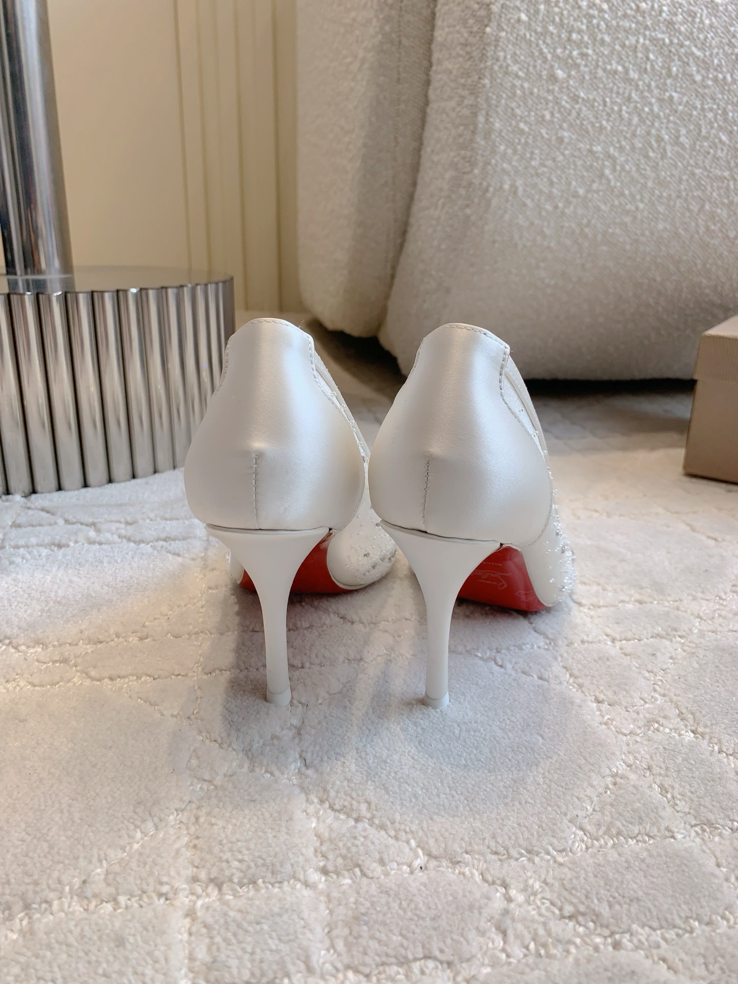 Luxury Hand-Sewn High-Heel Shoes by Christian Louboutin - 图片 8