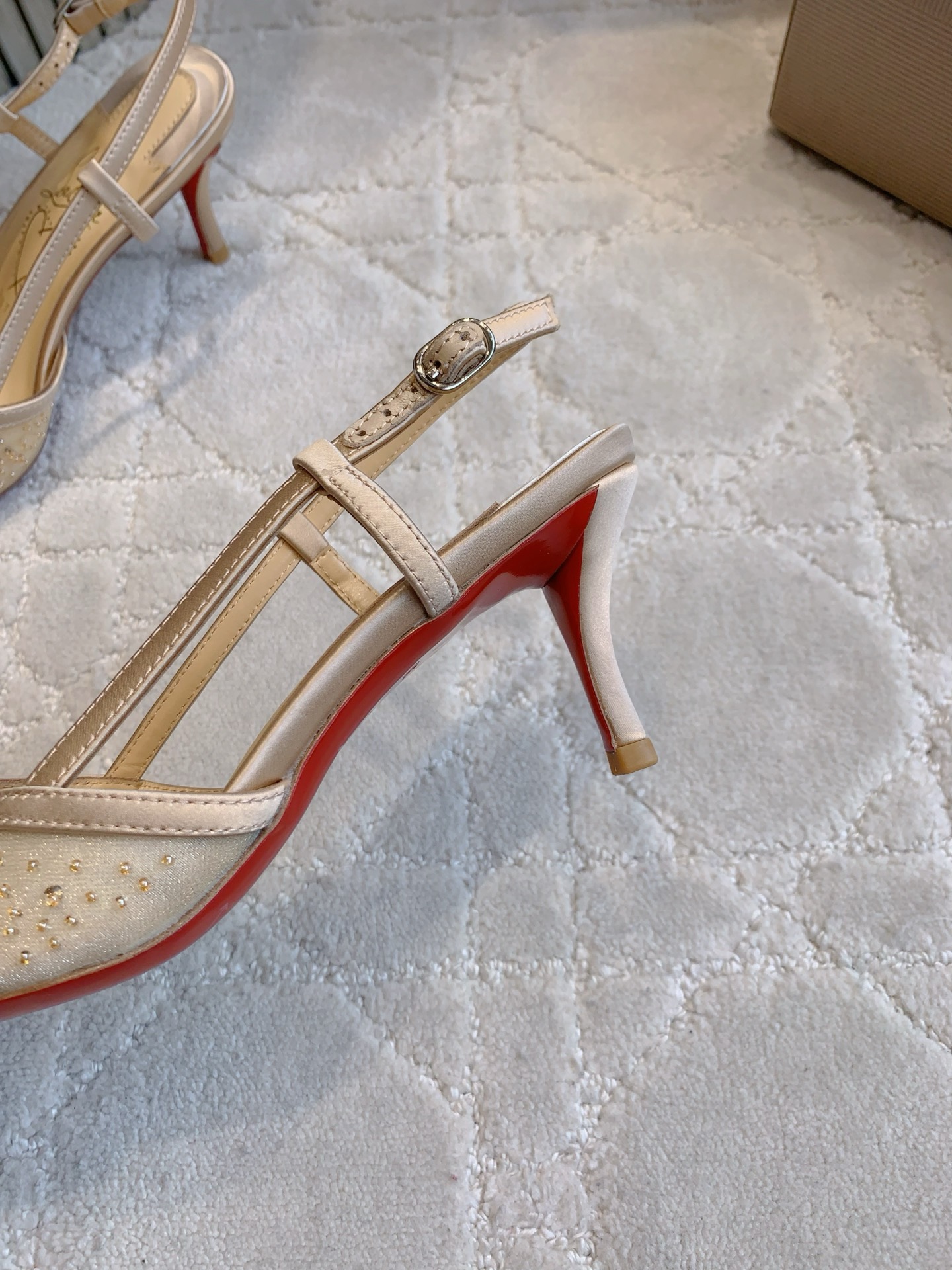 Luxury Handmade High-Heel Shoes with Water-Drilling Details - 图片 6