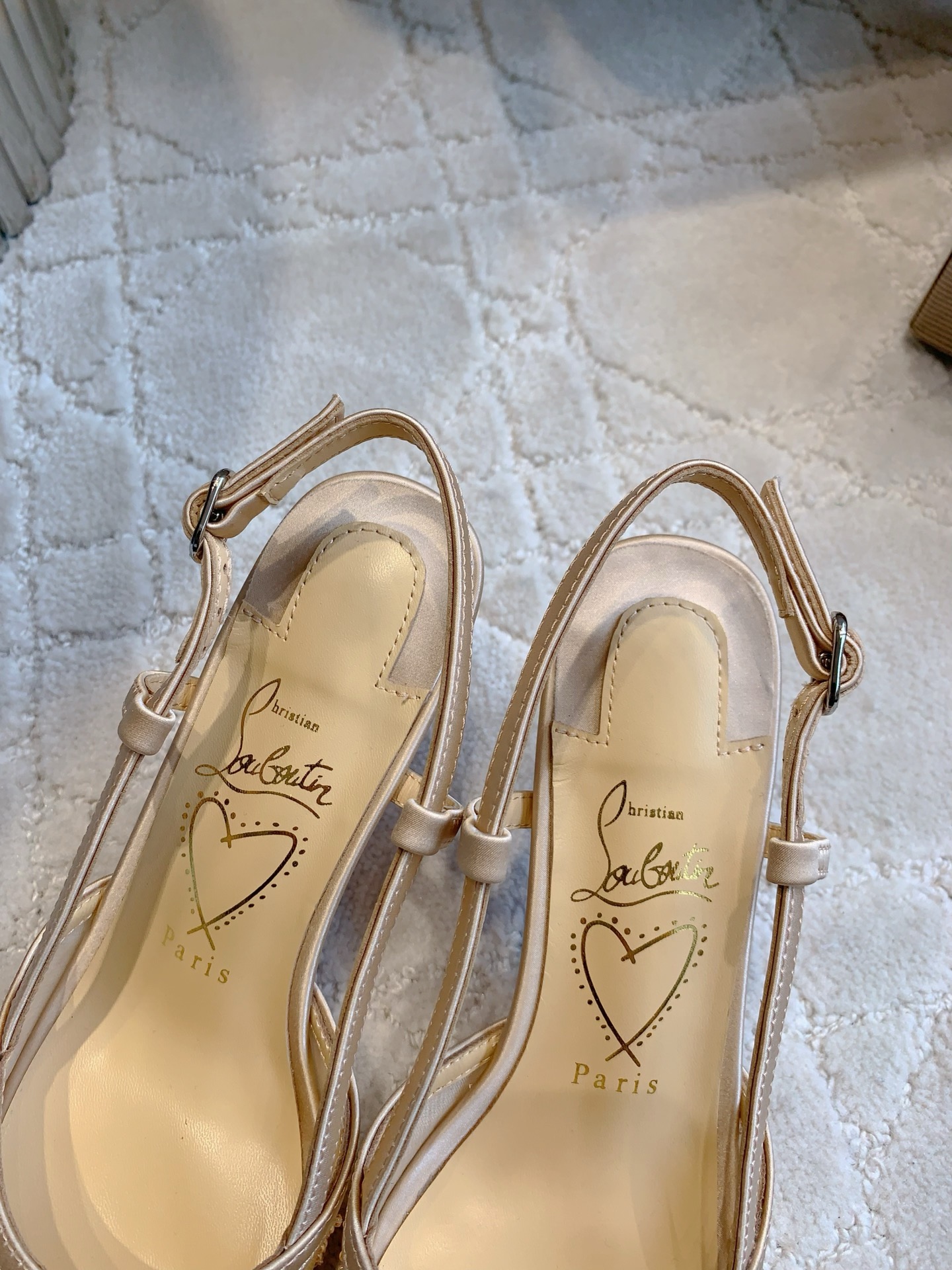 Luxury Handmade High-Heel Shoes with Water-Drilling Details - 图片 5