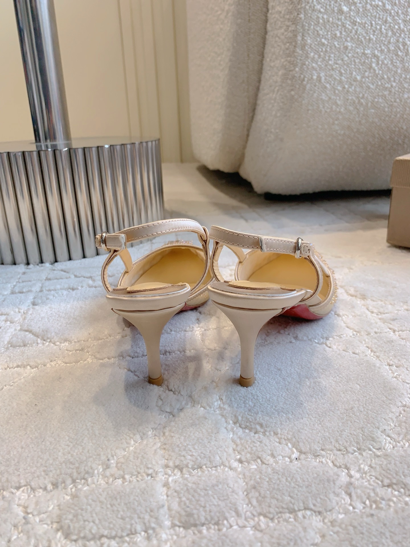 Luxury Handmade High-Heel Shoes with Water-Drilling Details - 图片 7