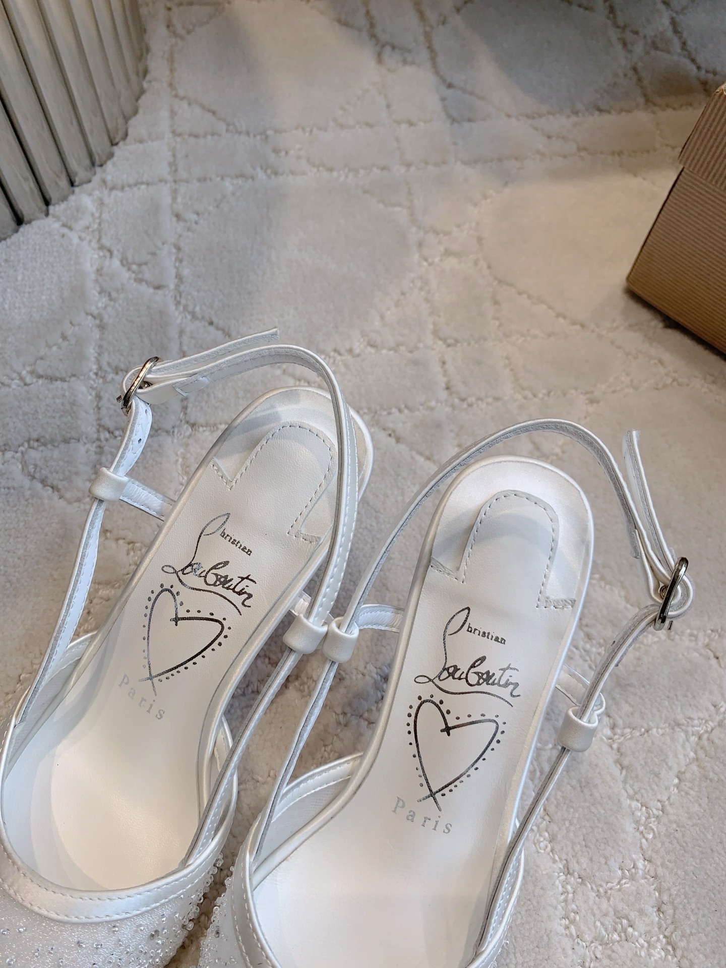 Luxury Handmade High-Heel Shoes with Sparkling Drills and Sheepskin Soles - 图片 6