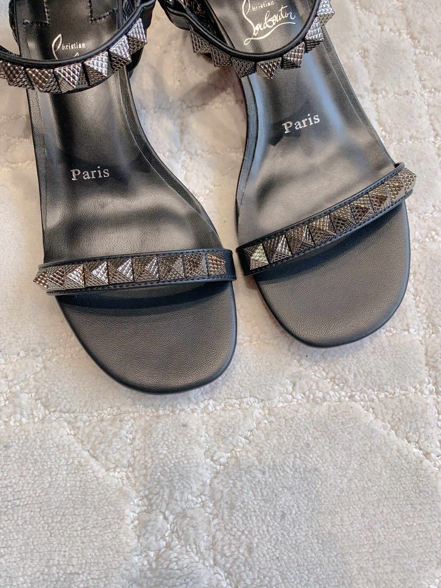 “Christian Louboutin Nailed Sandals: Price 768, Heavy Work, Classic Punk Style” - 图片 4