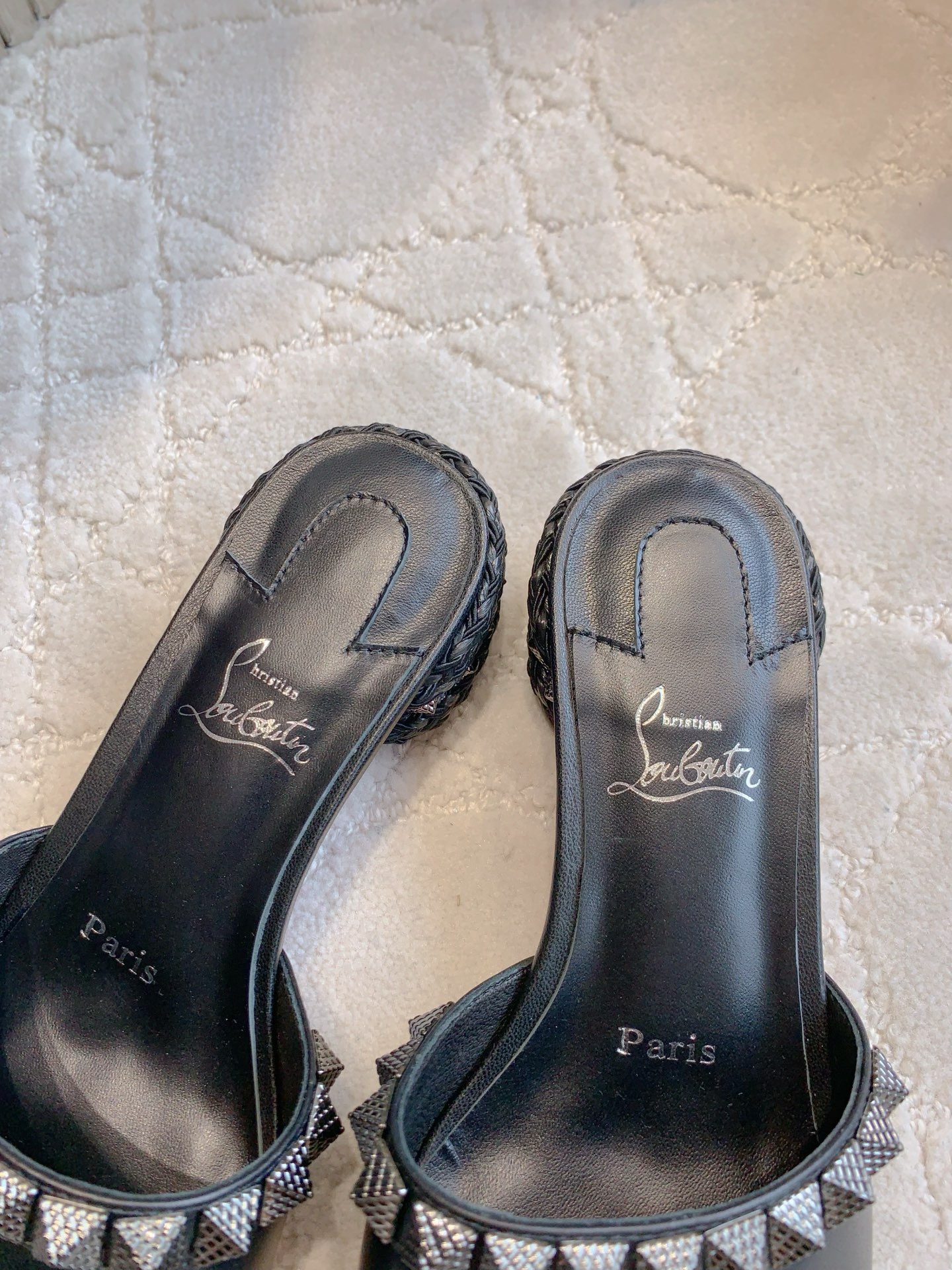 “Christian Louboutin Nailed Sandals: Heavy Work, Classic Punk Style, Price $768” - 图片 6