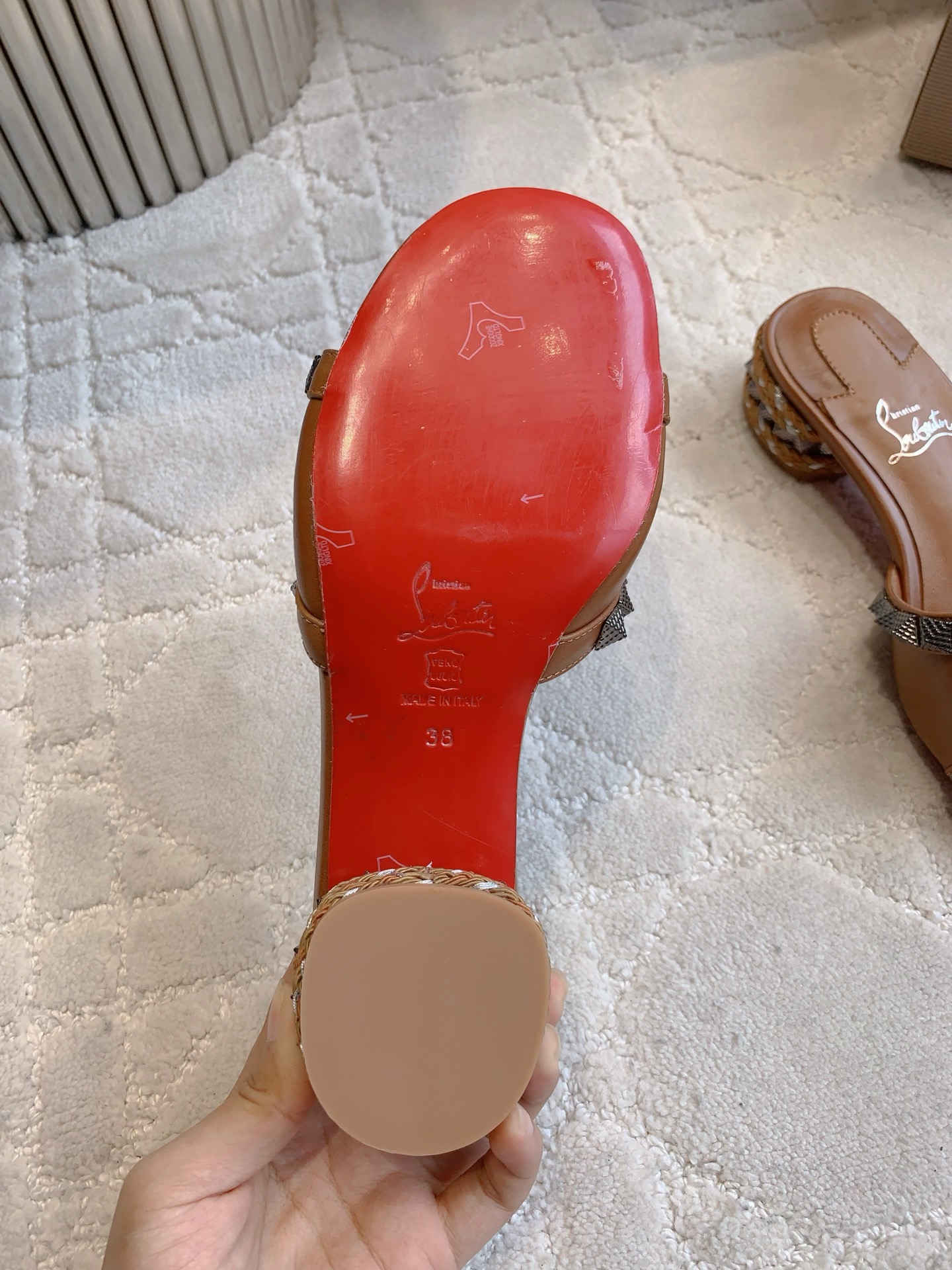 “Christian Louboutin New Nailed Sandals: Heavy Work, Classic Punk Style” - 图片 9