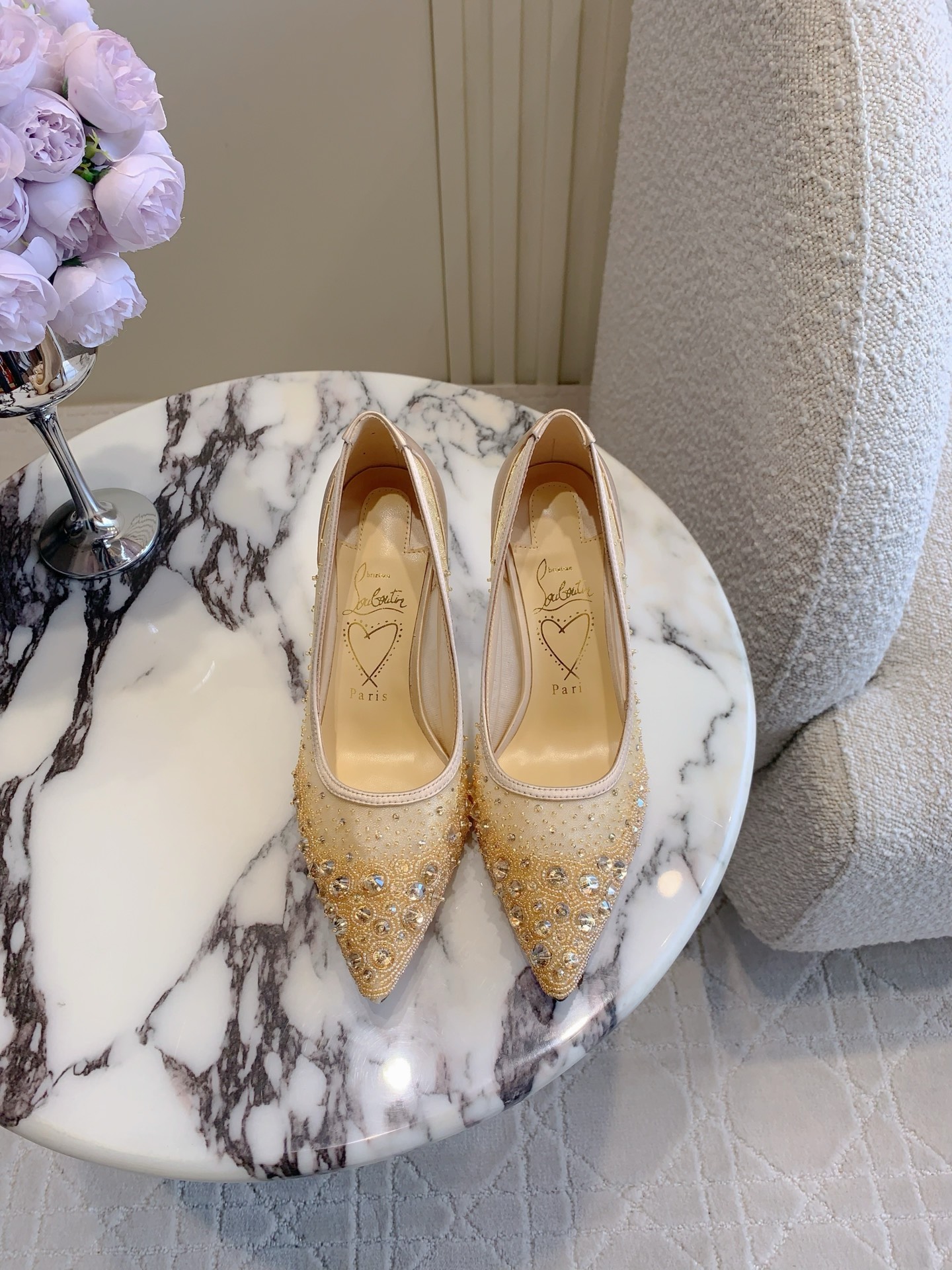 Christian Louboutin’s Glamorous High-Heel Shoes with Hand-Sewn Drills - 图片 5