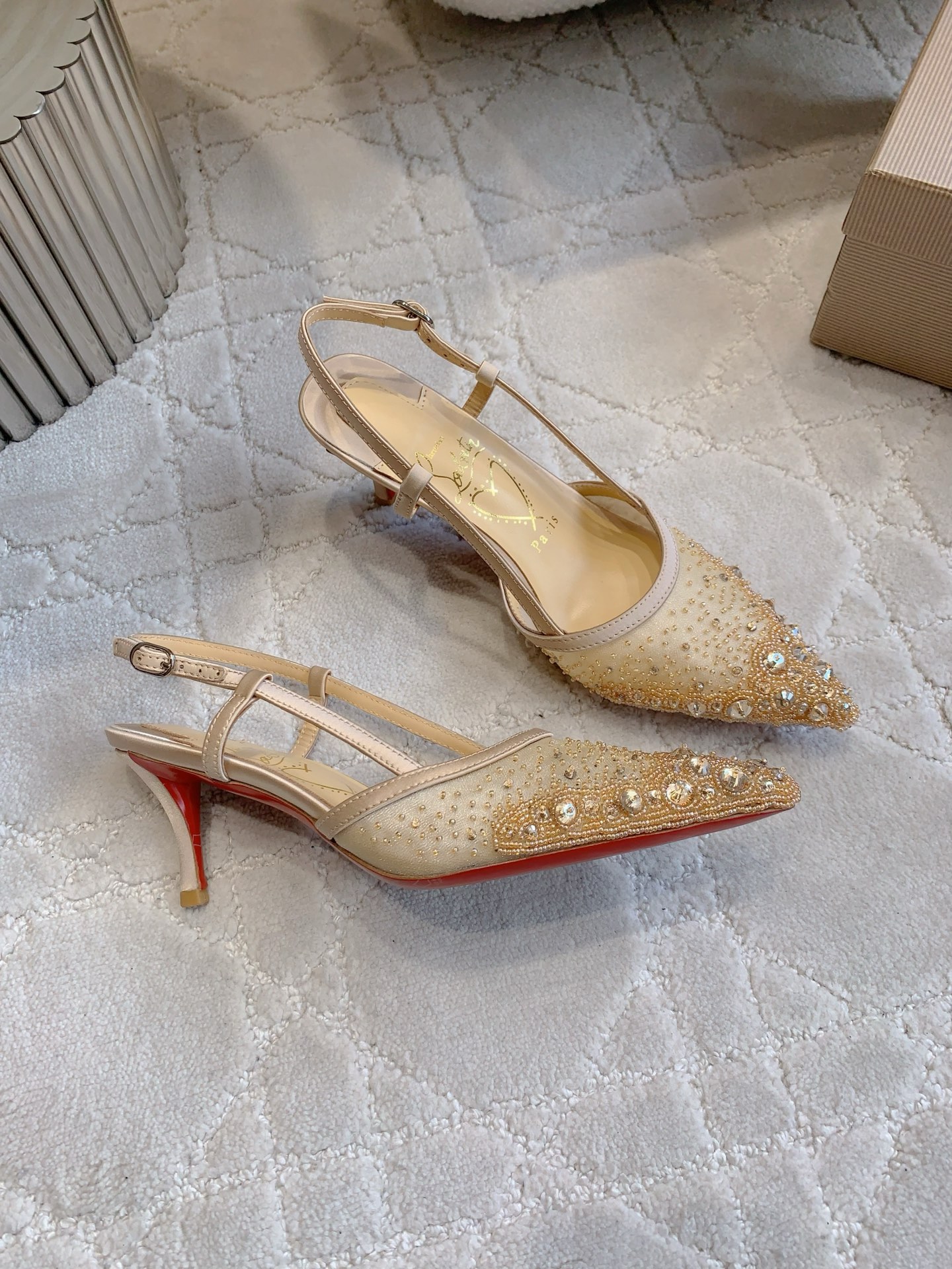 Luxury Handmade High-Heel Shoes with Water-Drilling Details - 图片 3