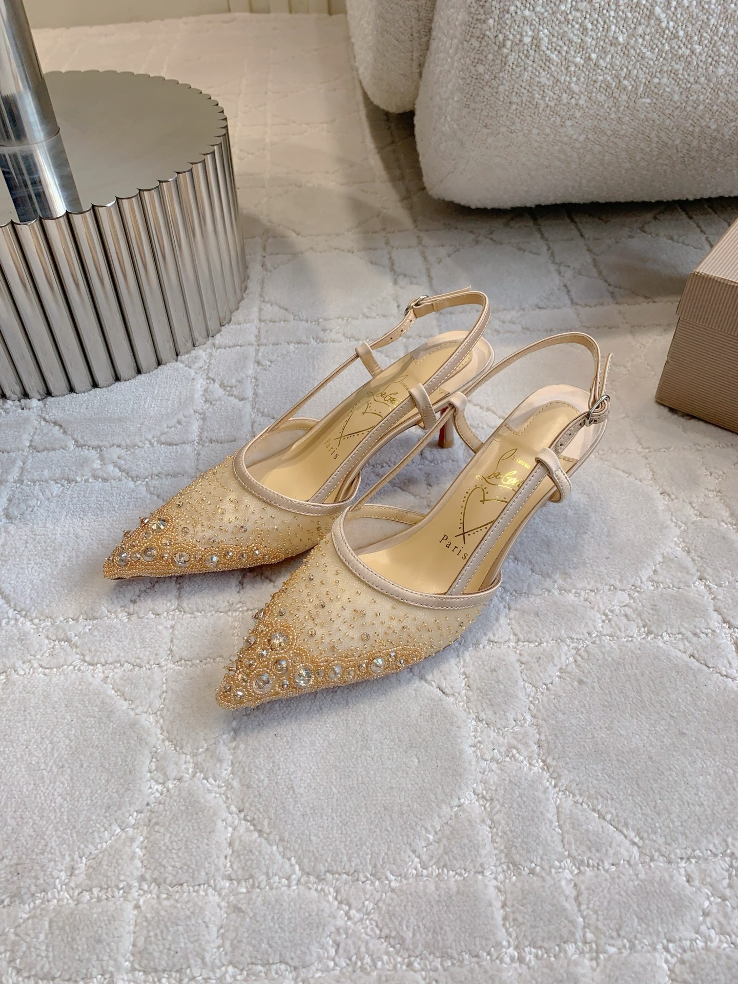 Luxury Handmade High-Heel Shoes with Water-Drilling Details - 图片 2