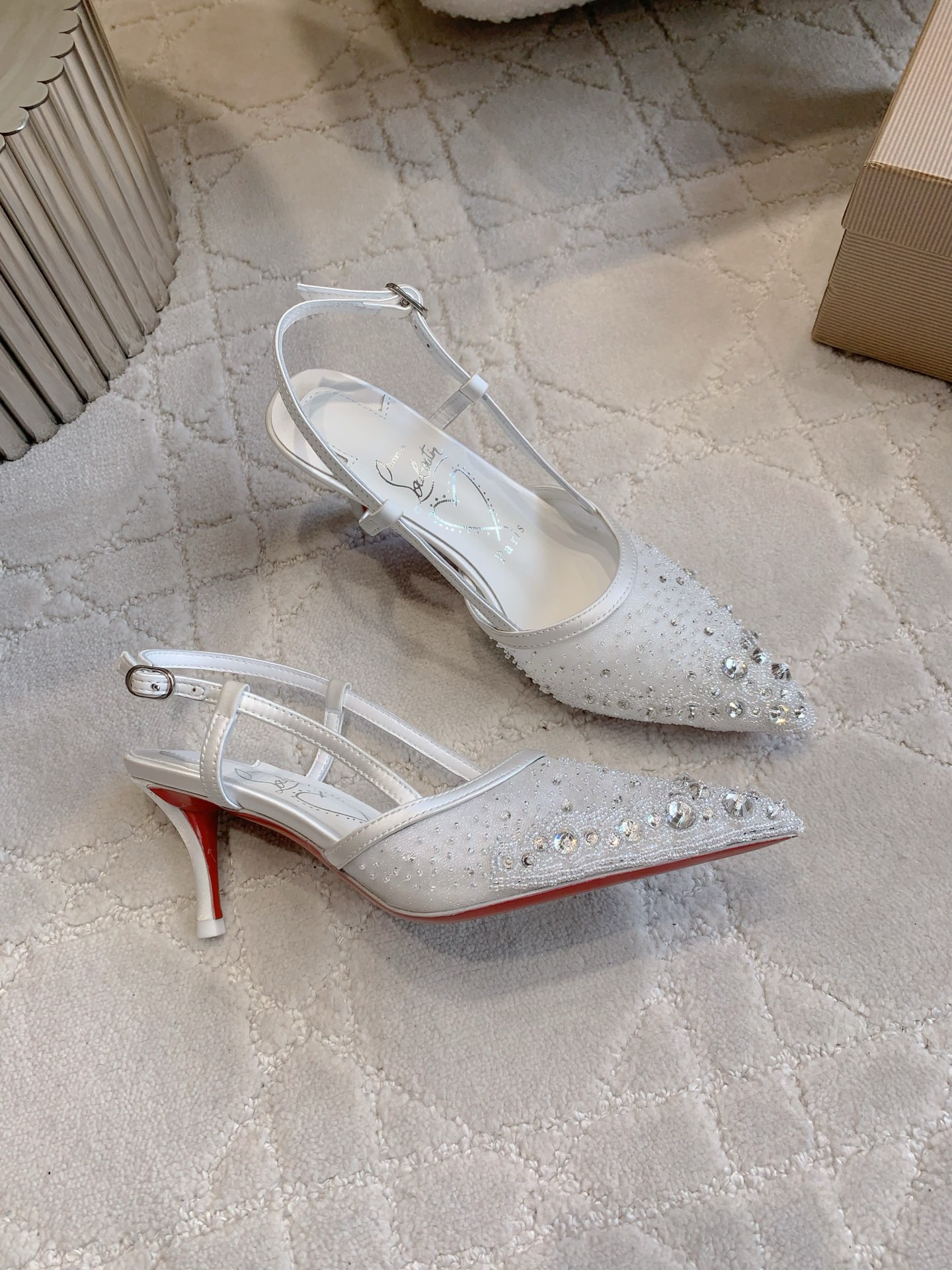Luxury Handmade High-Heel Shoes with Sparkling Drills and Sheepskin Soles - 图片 3