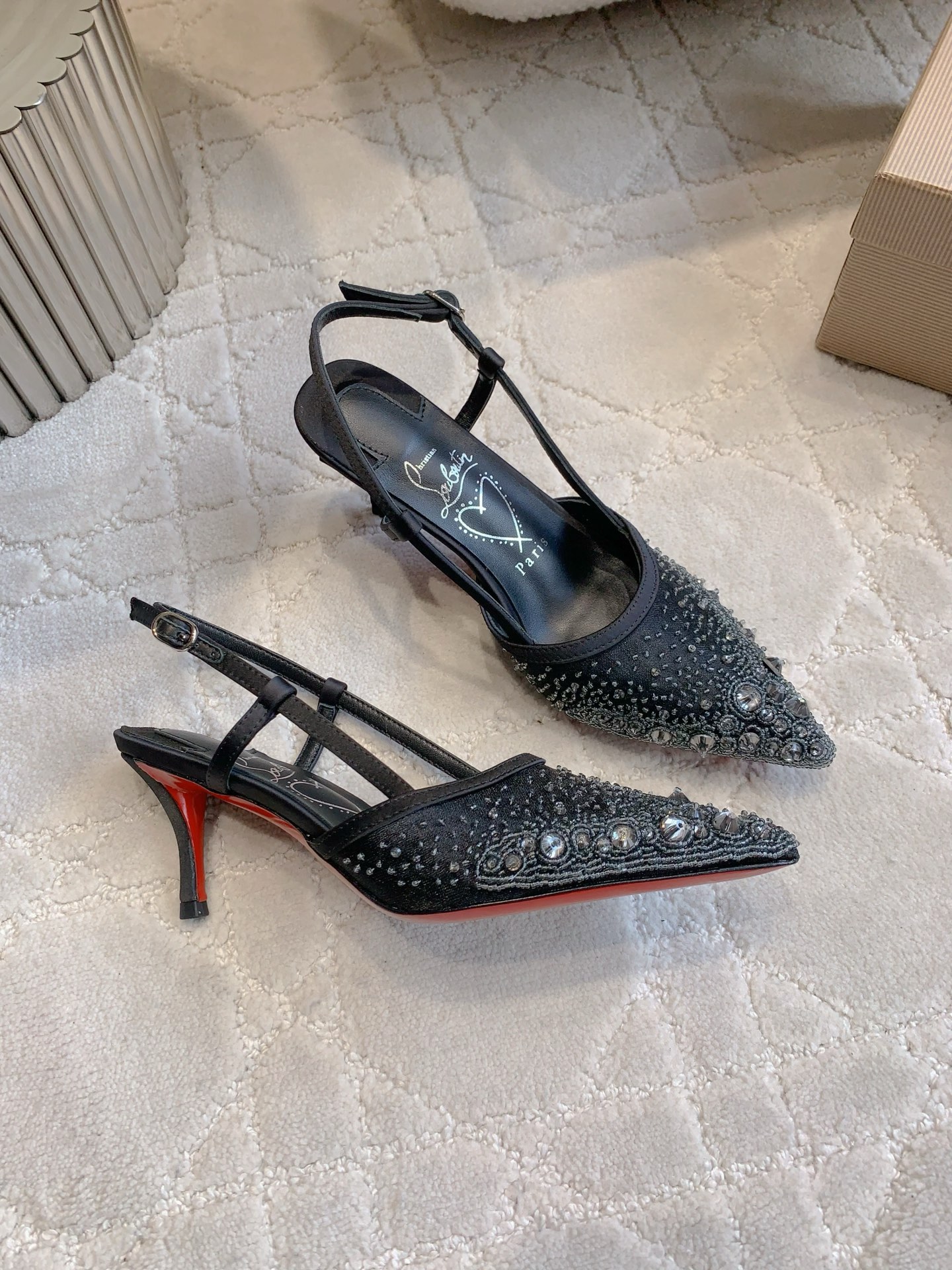 Luxury Handmade High-Heel Shoes with Sparkling Drills and Sheepskin Soles - 图片 3