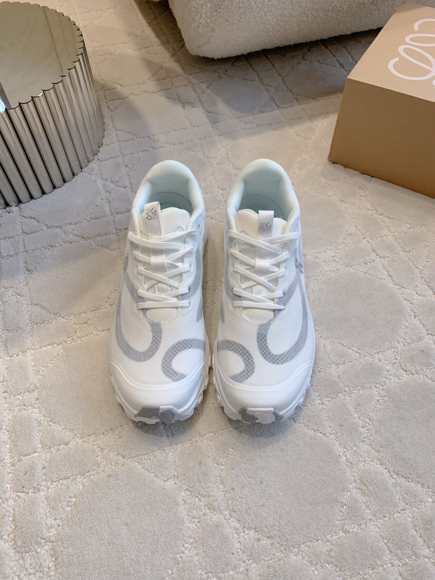 NO:445828,The same style for men and women Loew* ON Ang Pao. Another joint brand is here. I am really beautiful in the colors of this season's shoes. The color adjustment is really great. How to match them. It's okay to wear them every day. It's beautiful to wear them. It's very comfortable to wear them. Women's size 35-39 (customized for 40) Men's size 39-45, casual shoes/sports shoes, loewe, sneakers19860909男女同款 Loew* ON昂跑 又一弹联名来喽 真的有被这一季鞋子的颜色美到 调色真的很绝 怎么搭怎么好看 日常穿也行 运动穿也美 上脚巨舒服 女码35-39（40定做）男码39-45,休闲鞋/运动鞋,loewe,sneakers,Women's Shoes