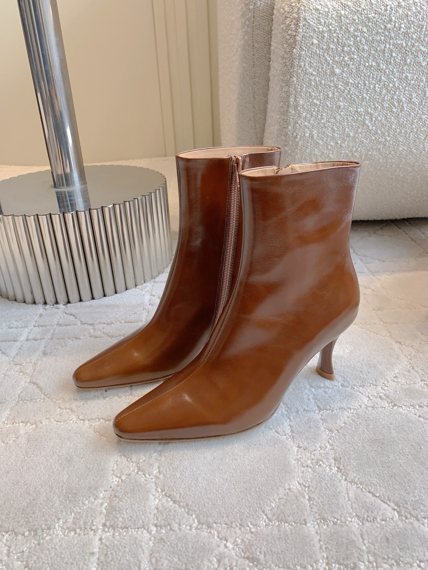 High-Quality Classic Heels and Ankle Boots in Various Sizes – 7.5cm Tall (840)