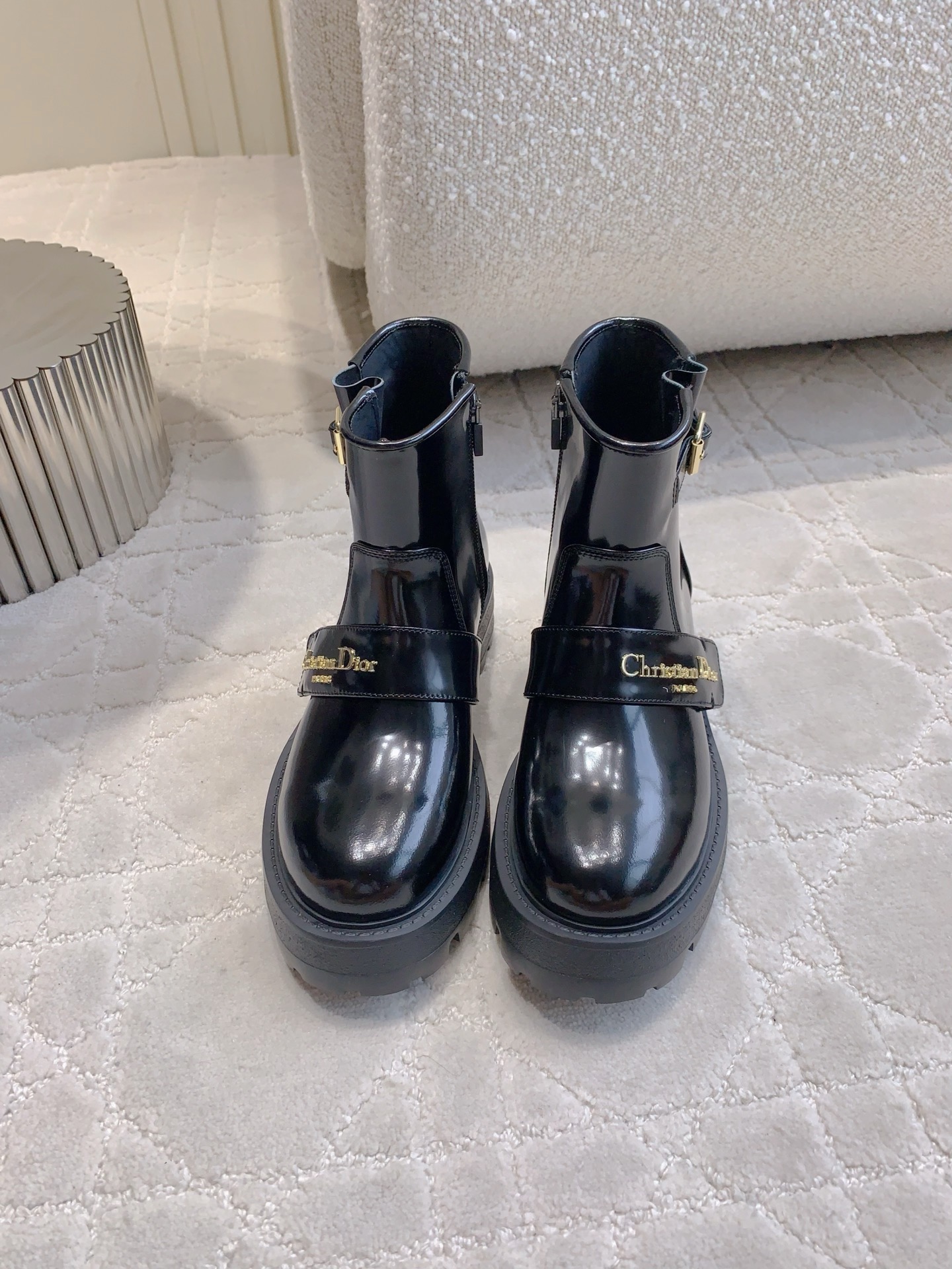 NO:447802,Short boots, long boots, Dio's newest thick-soled boots, super thin legs, invincible on the feet, design gives full marks, simple logo embellishment, atmospheric and durable. Really recommended, calfskin upper, inner footbed cowhide original open molded sole size 35-39 (customized for 40 41), boots, dior, boots, cowhide19860909短靴 长靴 Dio*新款厚底靴 超显腿细 上脚无敌 设计给满分 简约的logo点缀 大气又耐看 真的非常推荐 鞋面小牛皮 内里垫脚牛皮 原版开模大底 尺码35-39（40 41定做）,靴子,dior,boots,cowhide,Women's Shoes