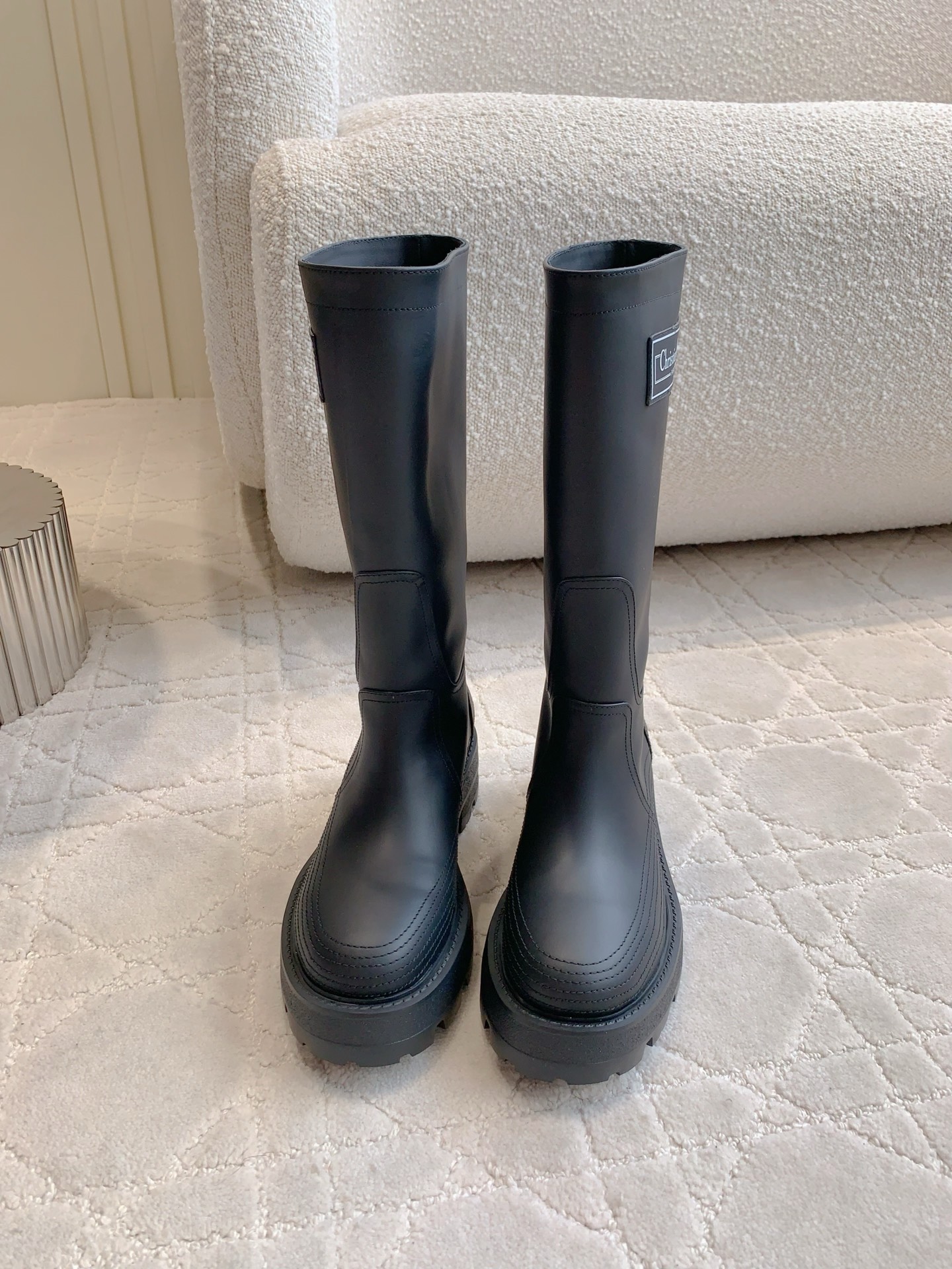 NO:447853,Dio* new thick-soled boots, super thin legs, invincible on the feet, design gives full marks, simple logo embellishment, atmospheric and durable. Really recommended, calfskin upper, inner footbed cowhide original open molded sole size 35-39 (customized for 40 41), boots, dior, boots, cowhide19860909Dio*新款厚底长靴 超显腿细 上脚无敌 设计给满分 简约的logo点缀 大气又耐看 真的非常推荐 鞋面小牛皮 内里垫脚牛皮 原版开模大底 尺码35-39（40 41定做）,靴子,dior,boots,cowhide,Women's Shoes