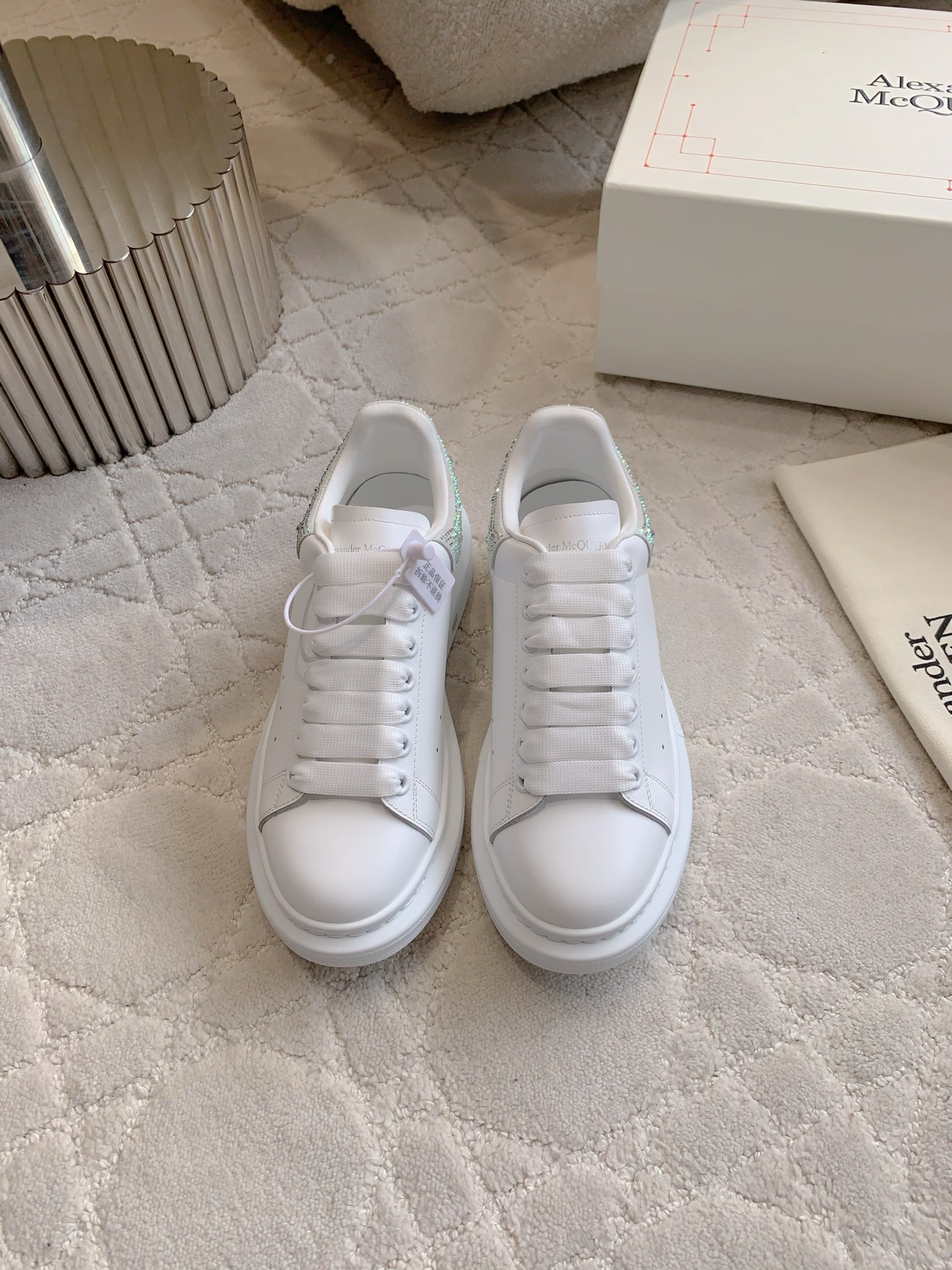 NO:447787,Top version Alexander McQUEE* new diamond-tail thick-soled white shoes, couples' style top quality!  Original silk cowhide upper, top-grade mixed-bred sheepskin in the inner lining, footbed cowhide original open mold outsole, women's model 35-39 (40 custom made) men's model 39-44 (45 46 custom made), casual shoes/sports shoes, sneakers, cowhide, sheepskin19860909顶级版本 Alexander McQUEE*新款钻尾厚底小白鞋 情侣款顶级品质！ 鞋面原版丝绸牛皮 内里顶级混种羊皮 垫脚牛皮 原版开模大底 女款35-39（40定做）男款39-44（45 46定做）,休闲鞋/运动鞋,sneakers,cowhide,sheepskin,Women's Shoes