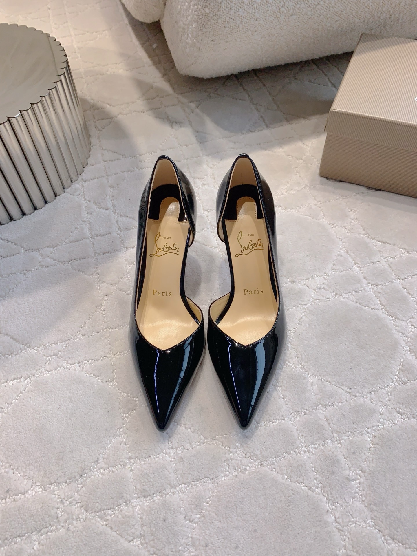 Christian Louboutin’s New V Mouth Heels: Glamorous, Sexy, Classic, and Skin Details - 图片 9
