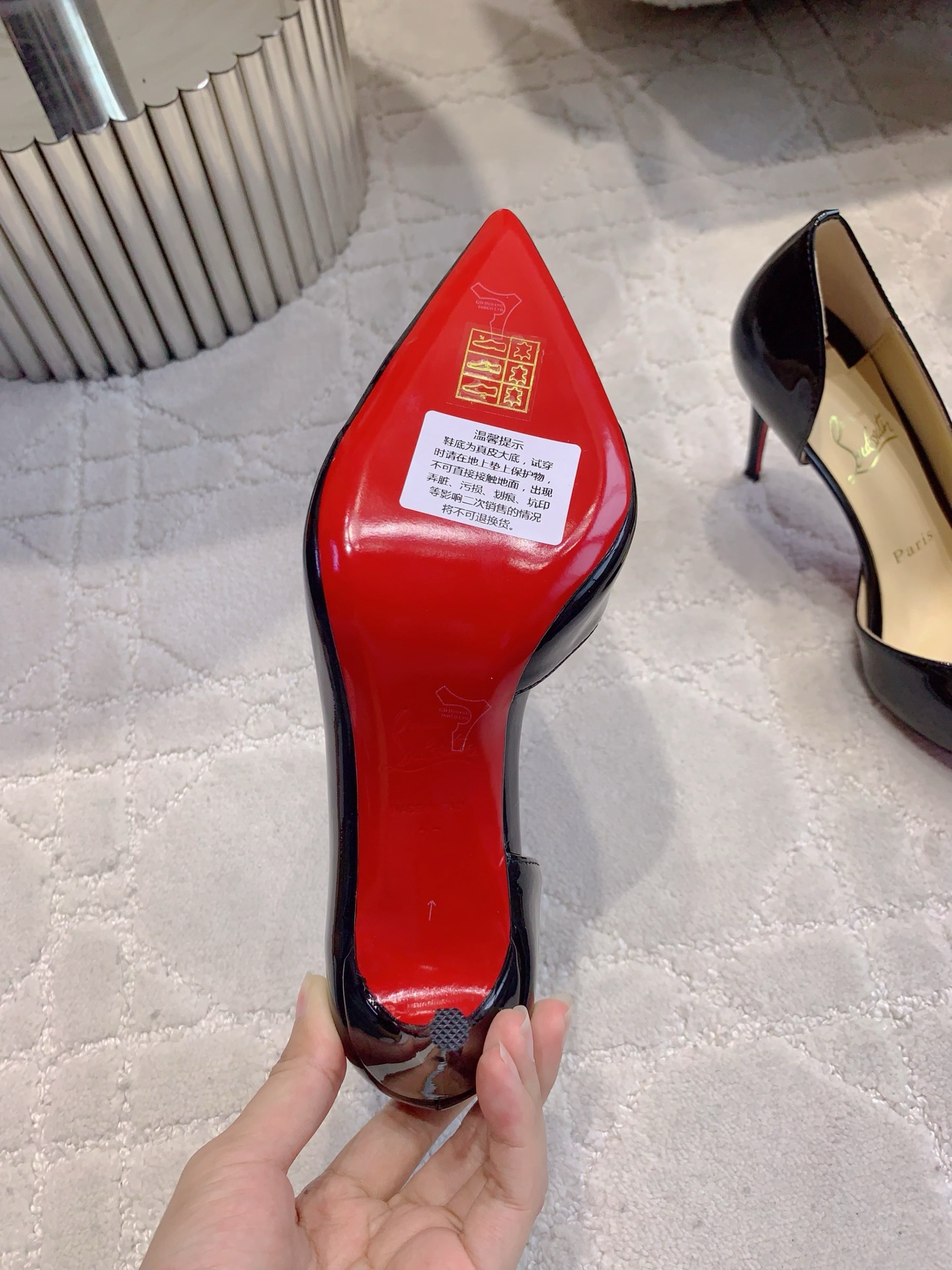 Christian Louboutin’s New V Mouth Heels: Glamorous, Sexy, Classic, and Skin Details - 图片 8