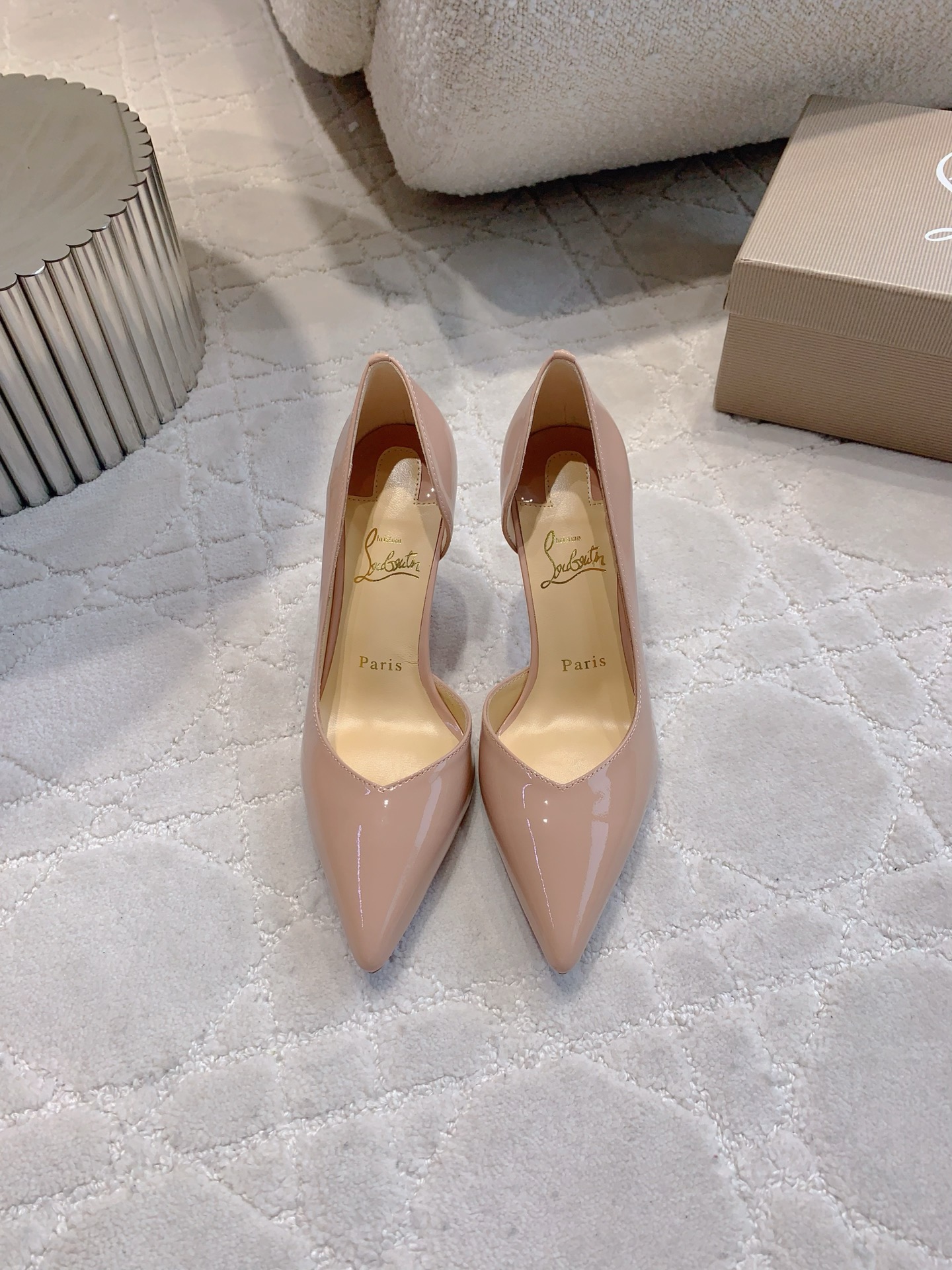 Christian Louboutin V-Mouth Heels: Glamorous, Sexy, Classic Skin Design, 8.5cm High. - 图片 2