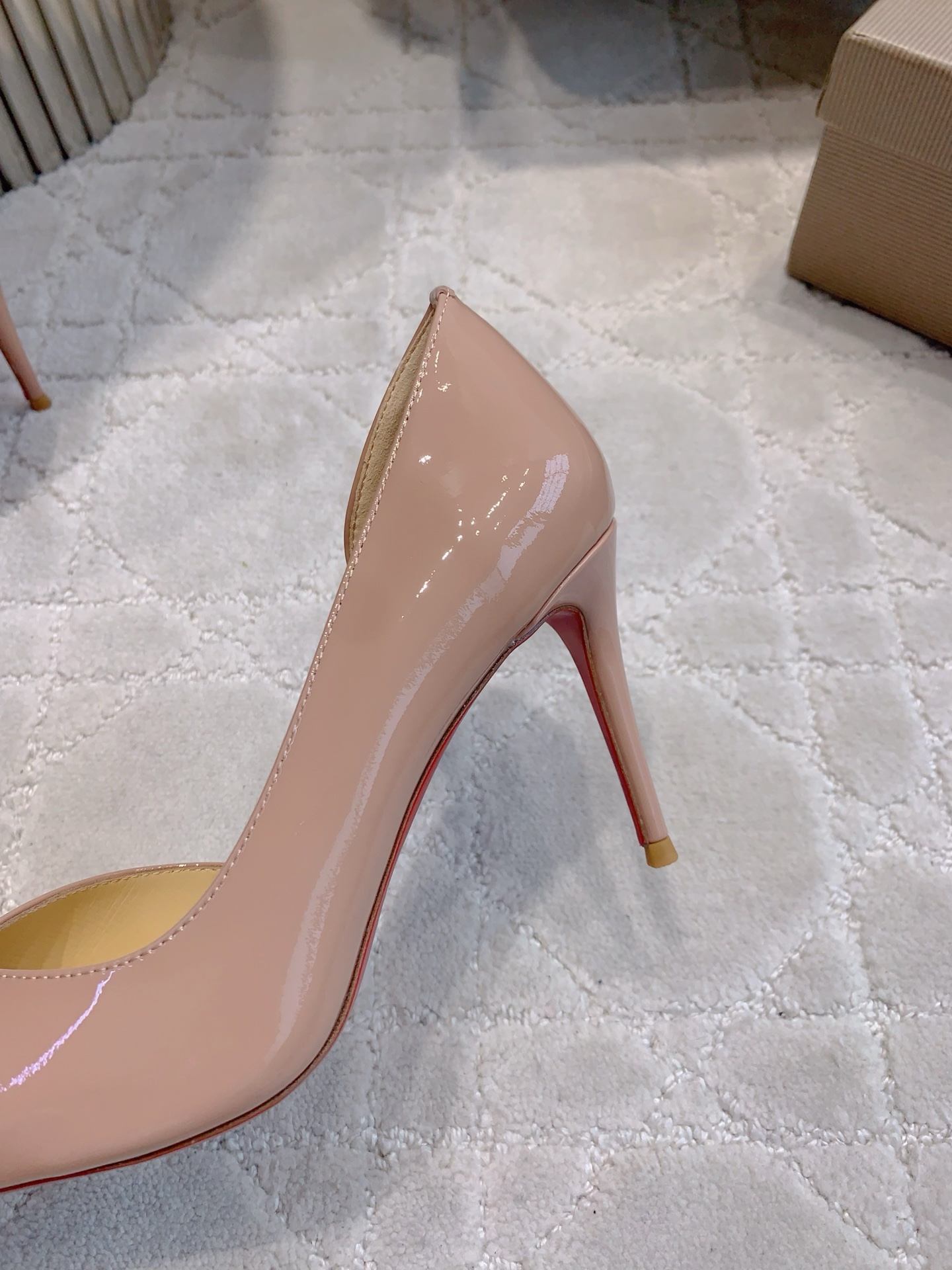 Christian Louboutin V-Mouth Heels: Glamorous, Sexy, Classic Skin Design, 8.5cm High. - 图片 7