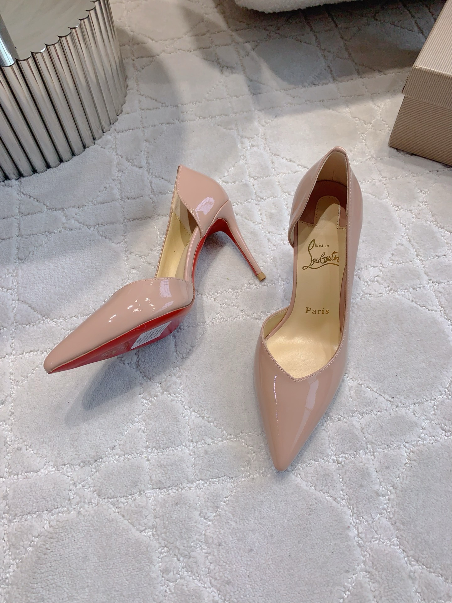 Christian Louboutin V-Mouth Heels: Glamorous, Sexy, Classic Skin Design, 8.5cm High. - 图片 4